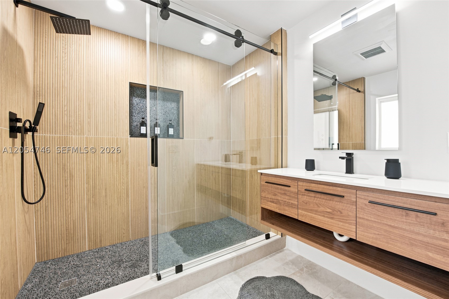 PINE CREST FIRST ADD - Residential