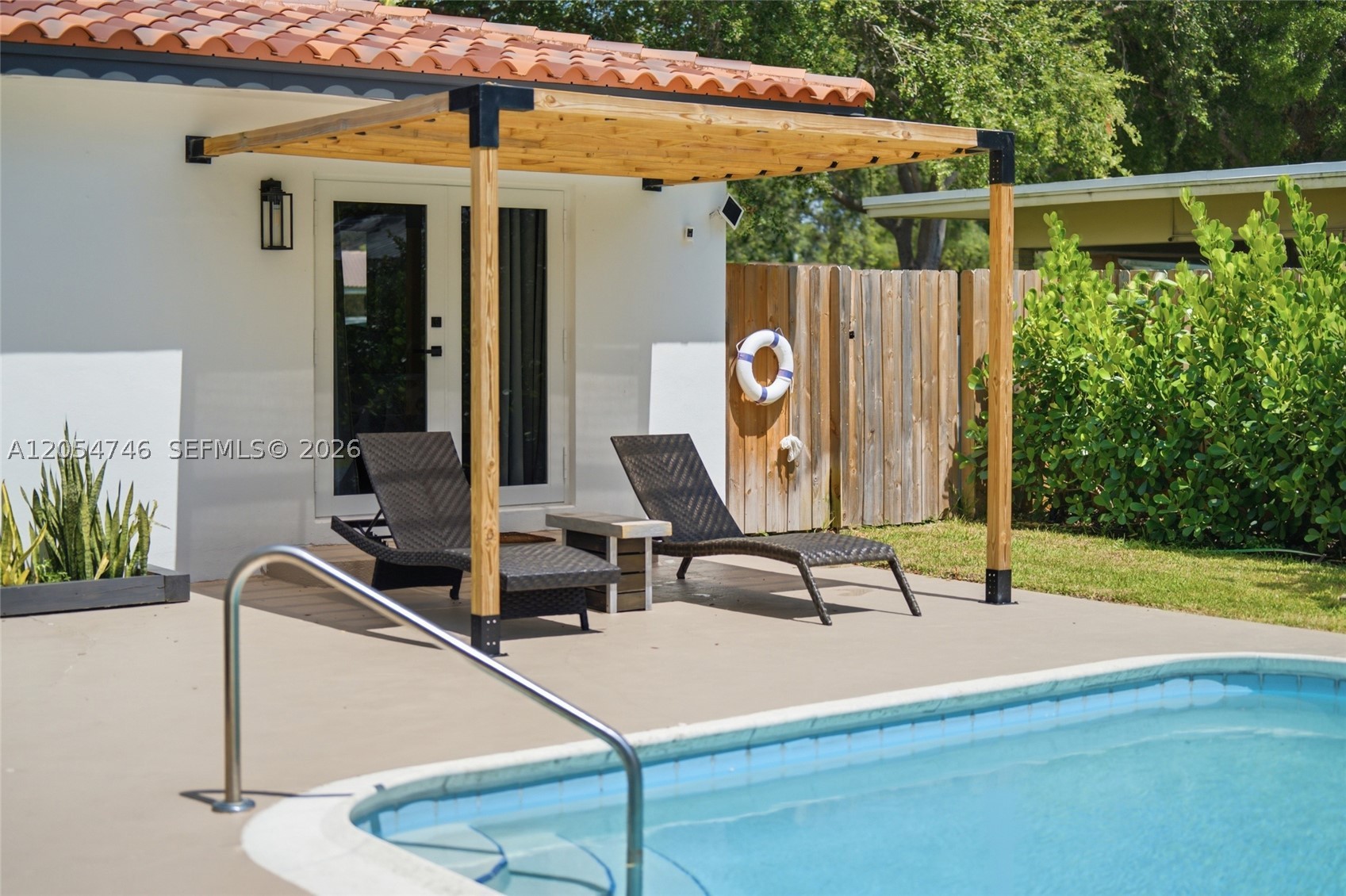 PINE CREST FIRST ADD - Residential
