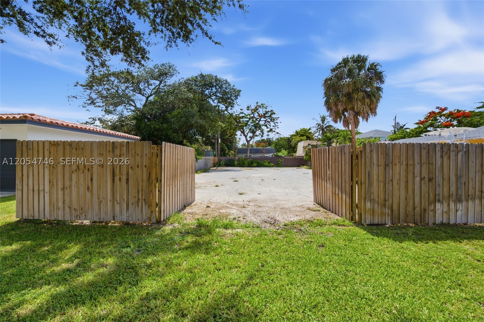 PINE CREST FIRST ADD - Residential