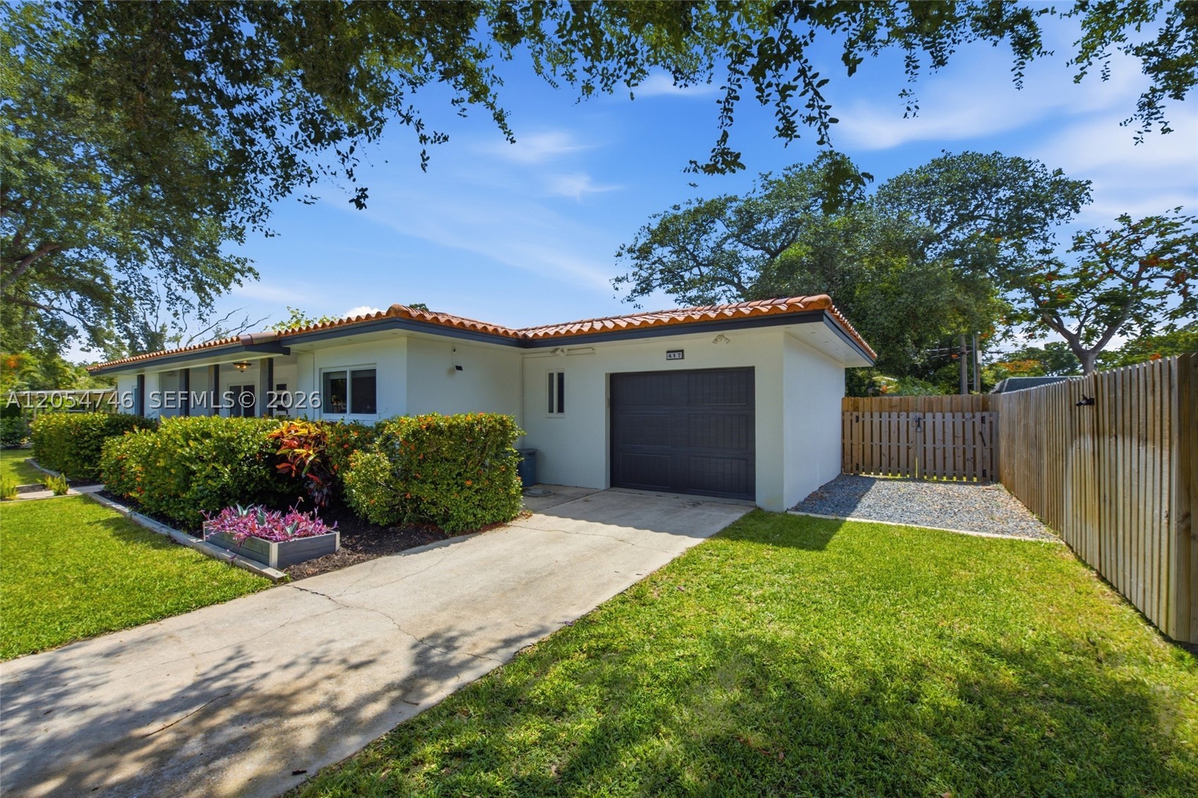 PINE CREST FIRST ADD - Residential