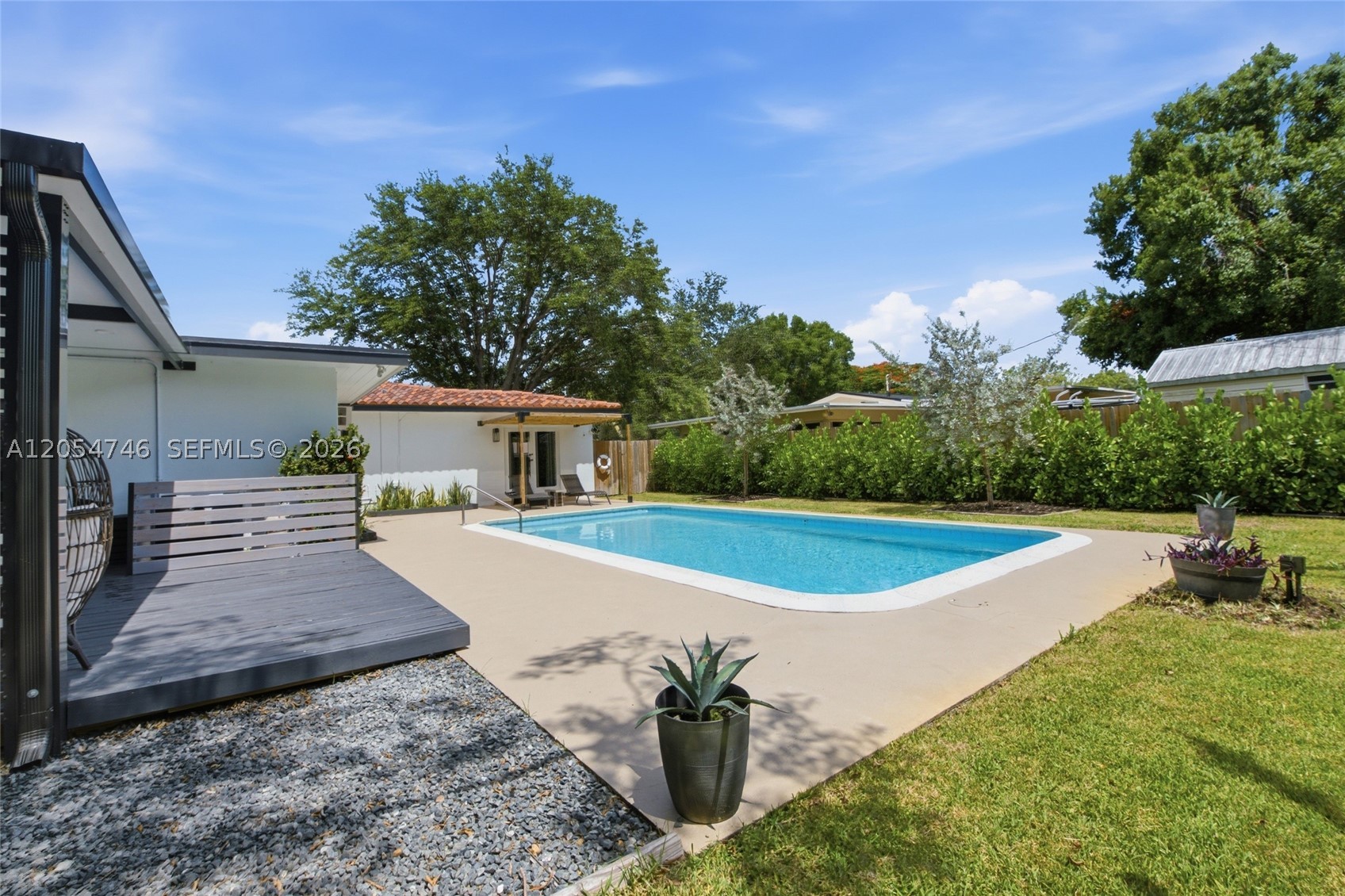 PINE CREST FIRST ADD - Residential