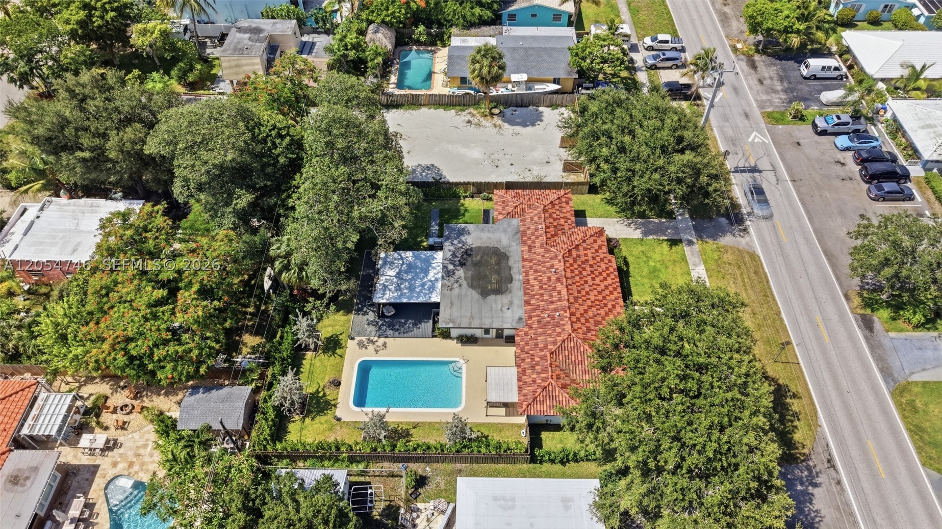 PINE CREST FIRST ADD - Residential