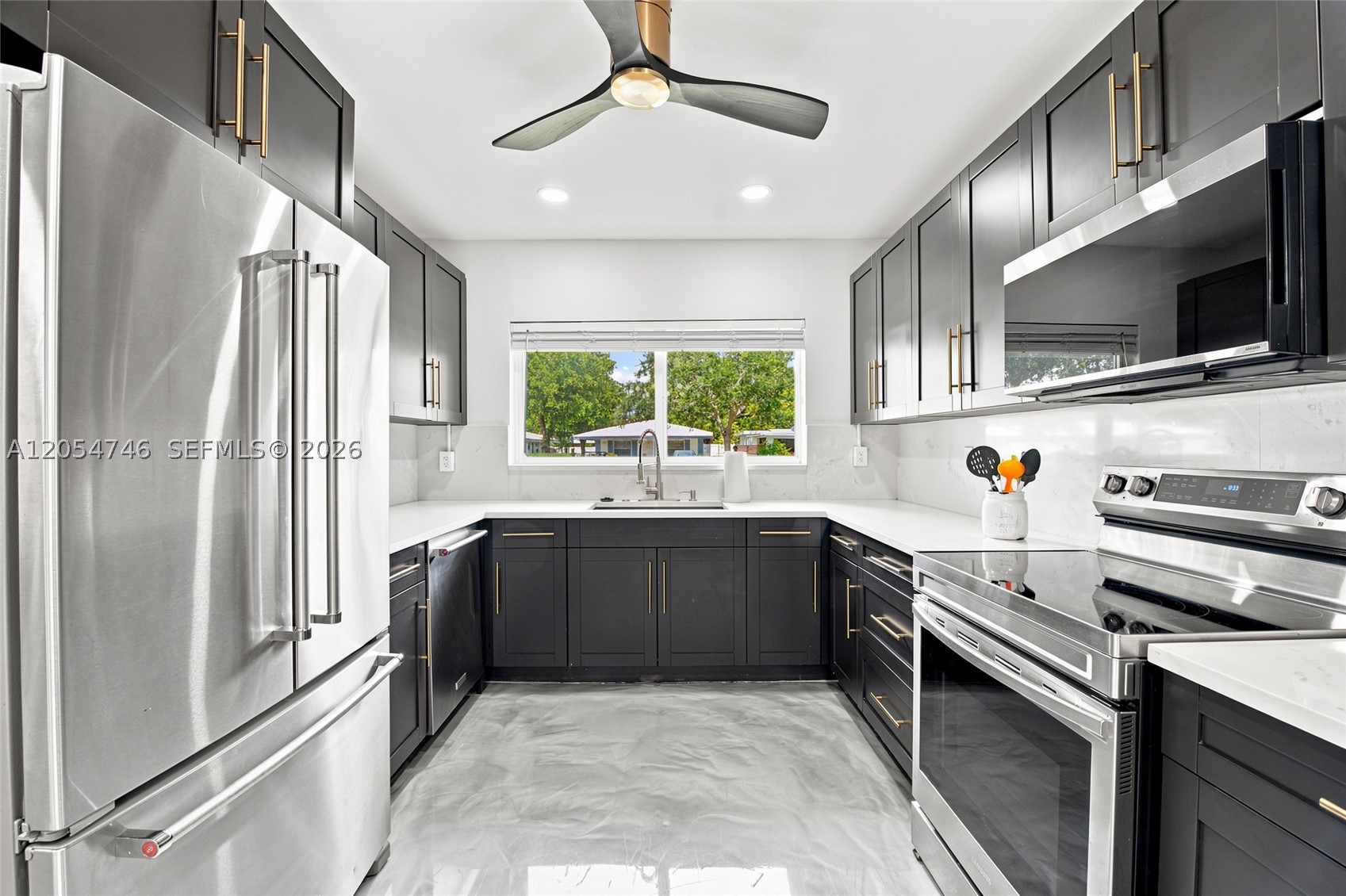 PINE CREST FIRST ADD - Residential