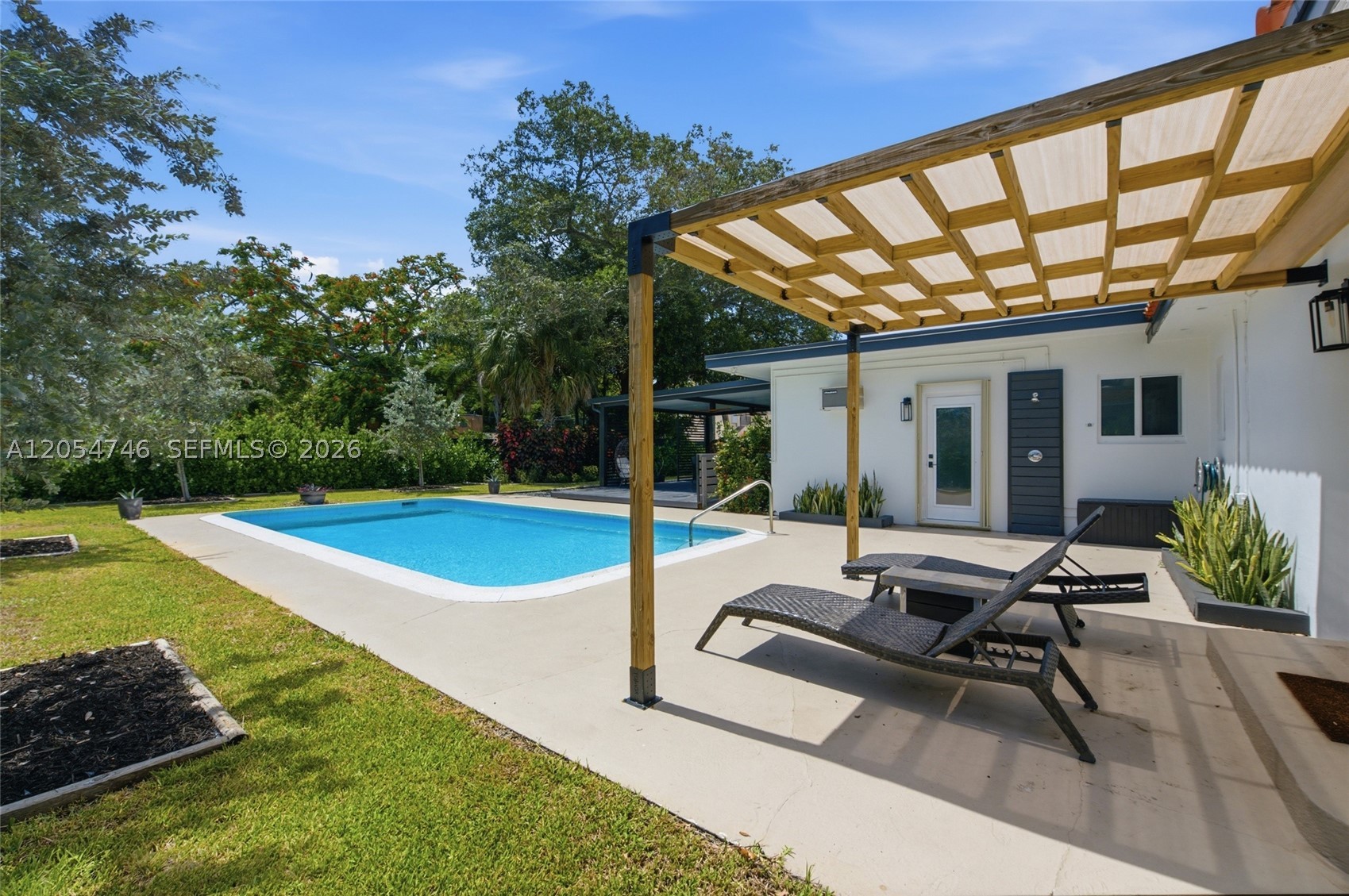 PINE CREST FIRST ADD - Residential