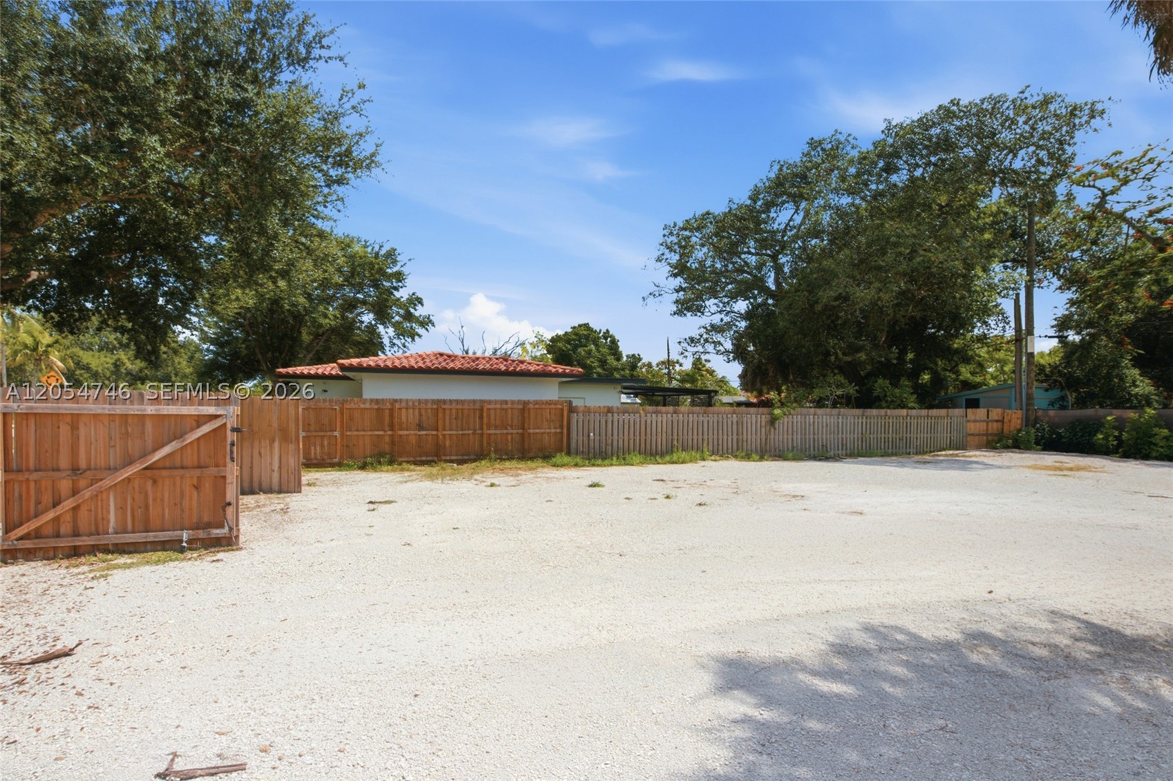 PINE CREST FIRST ADD - Residential