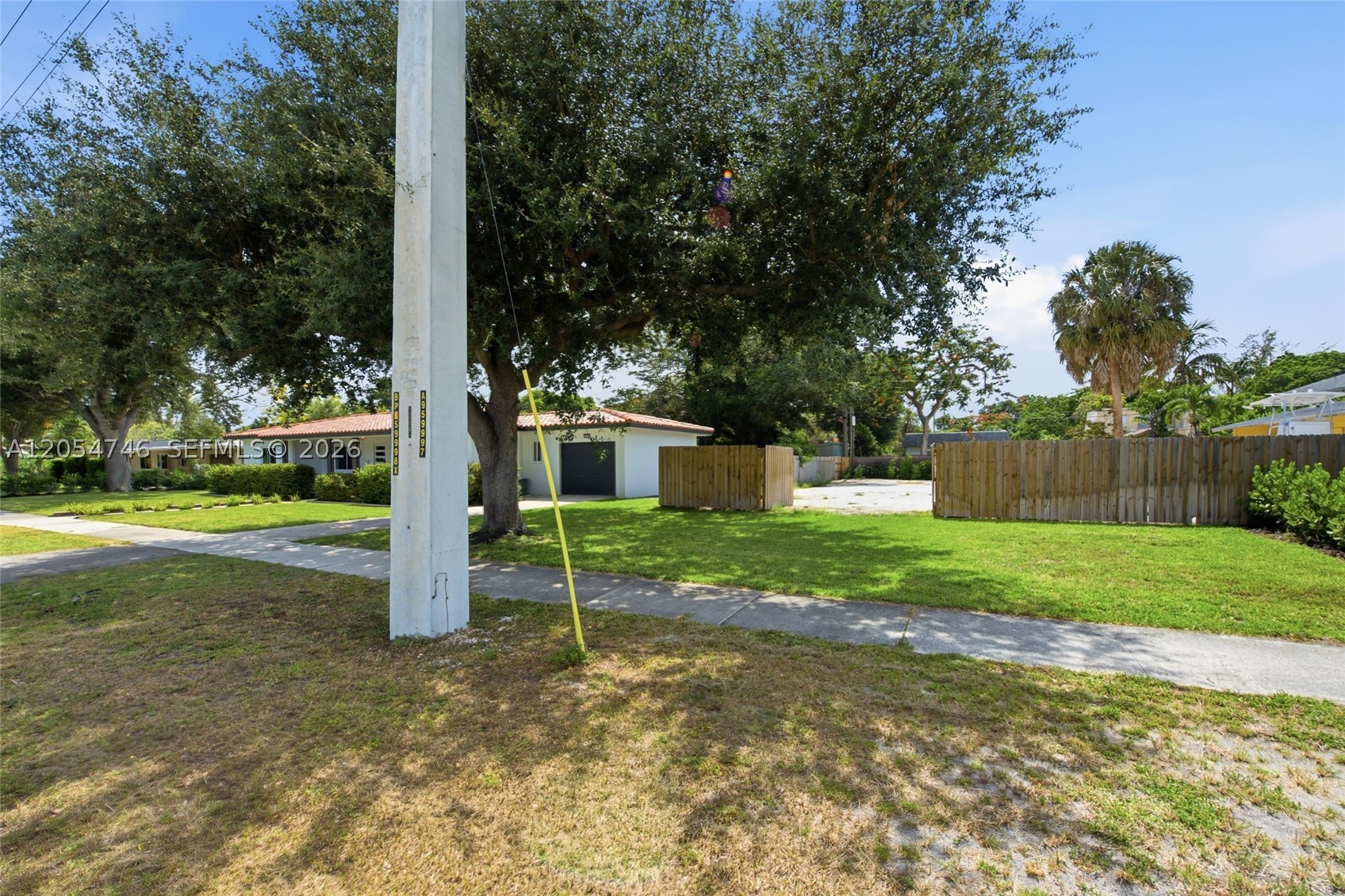 PINE CREST FIRST ADD - Residential