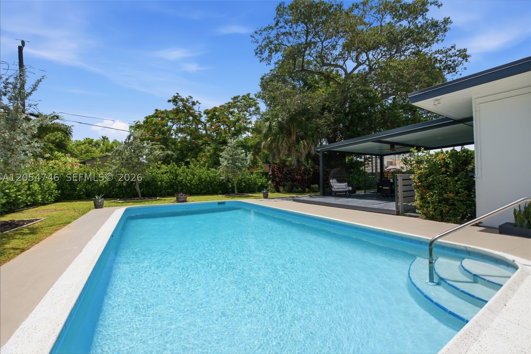 PINE CREST FIRST ADD - Residential