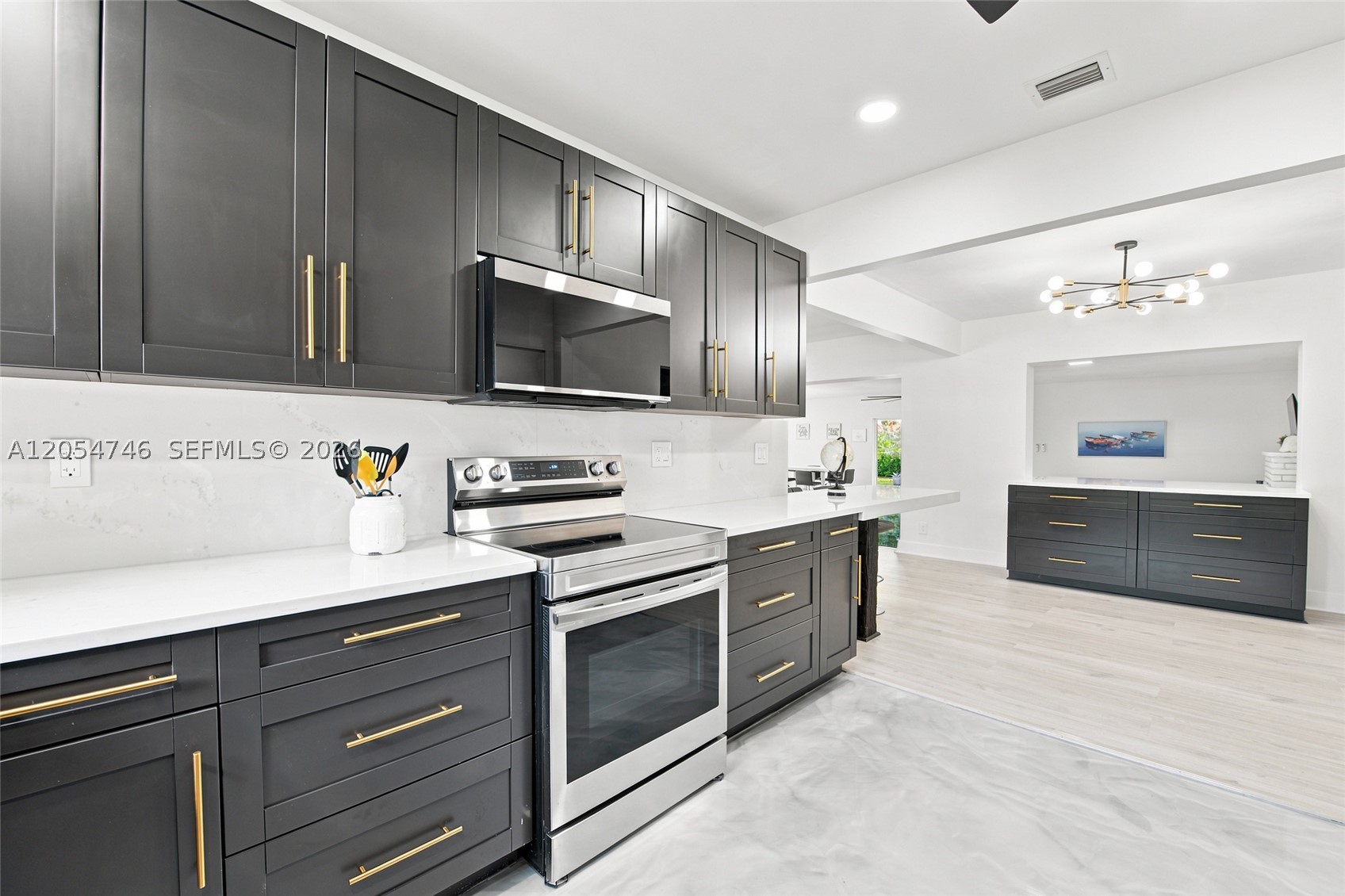 PINE CREST FIRST ADD - Residential