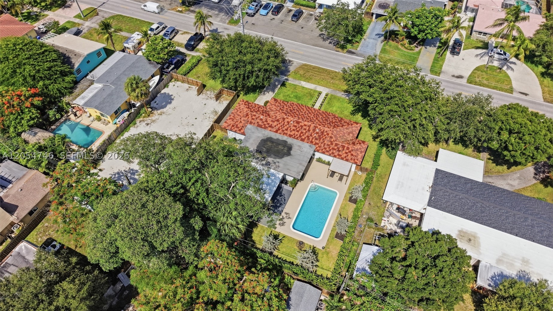 PINE CREST FIRST ADD - Residential