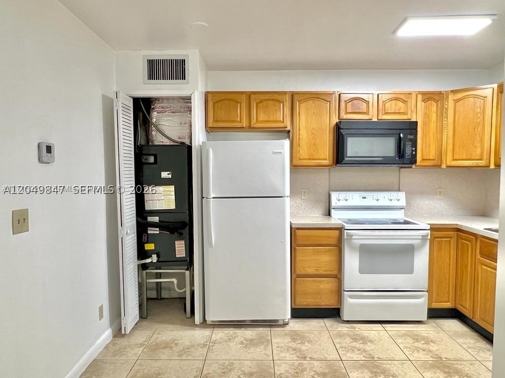 COLLIER GROVES - Residential Lease