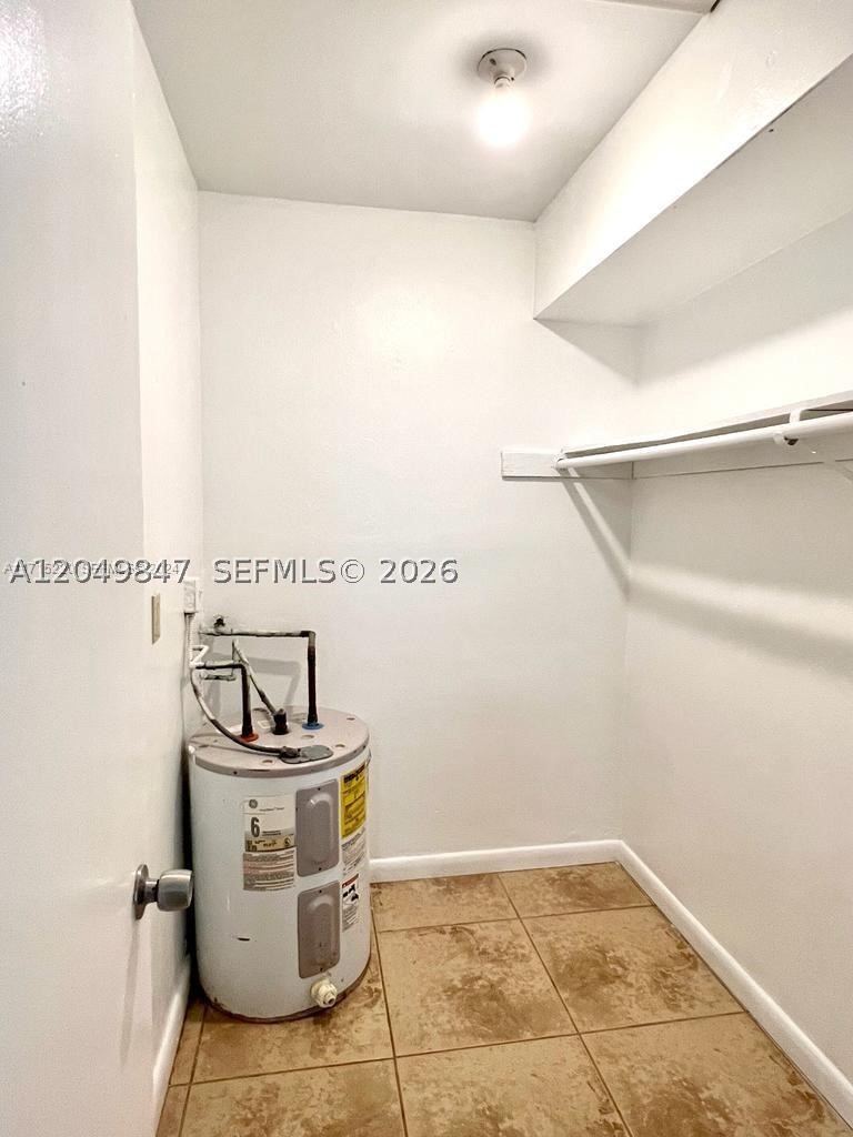 COLLIER GROVES - Residential Lease