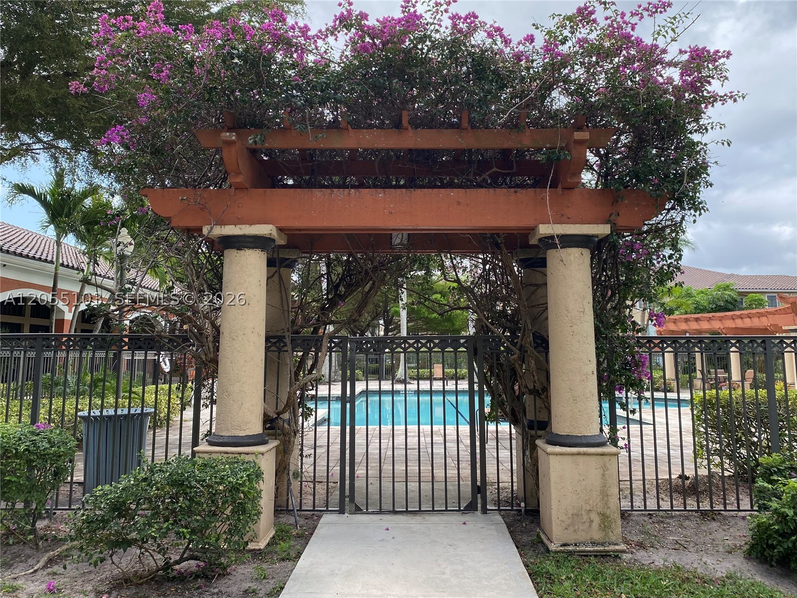 GRAND ISLES CONDO - Residential