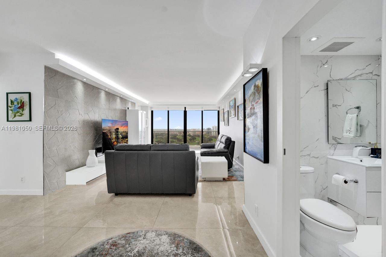 HAMPTONS WEST CONDO - Residential