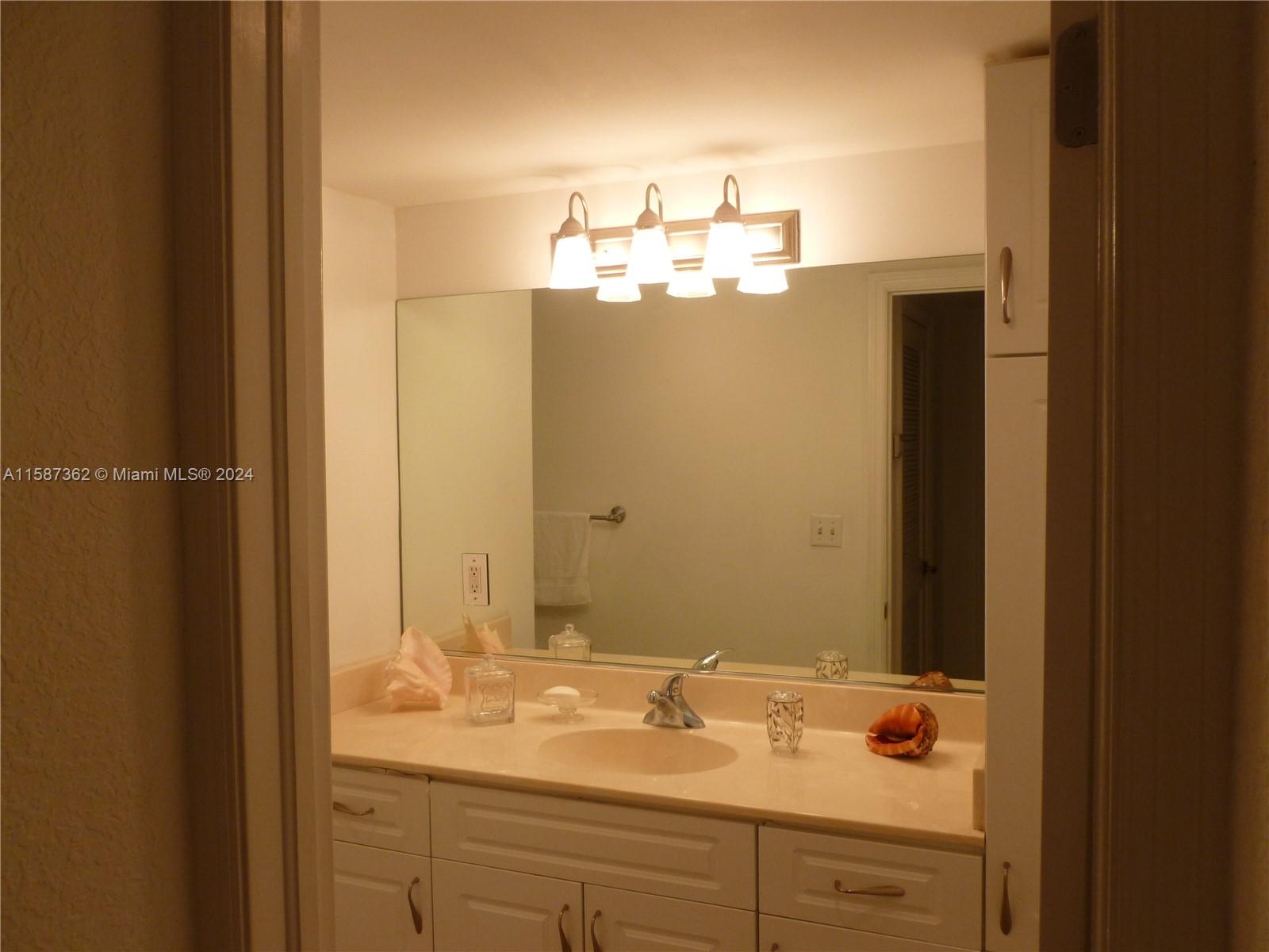 401 BLU OF NORTH BEACH CO - Residential Lease