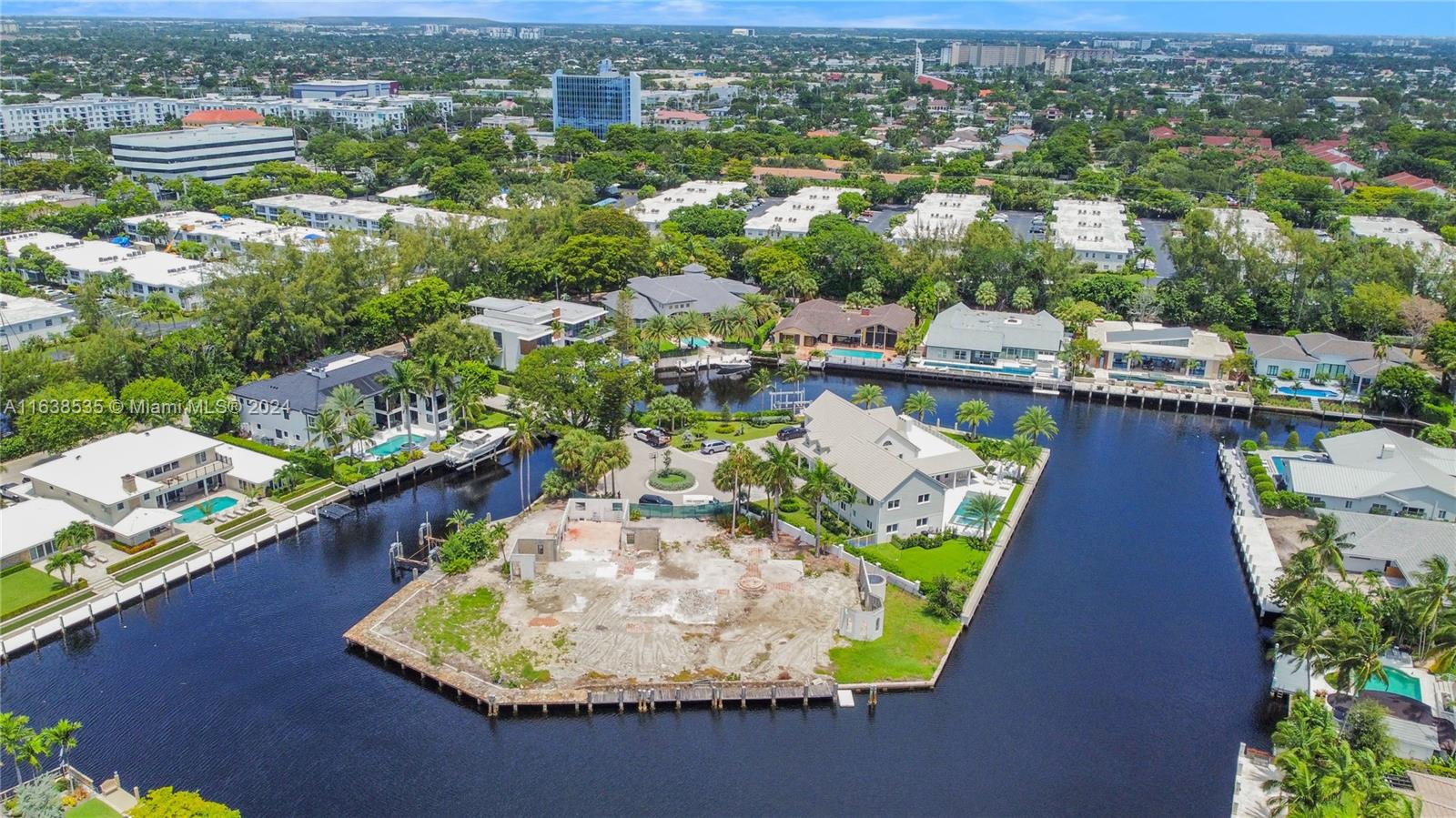BAY COLONY SEC OF LANDING - Residential