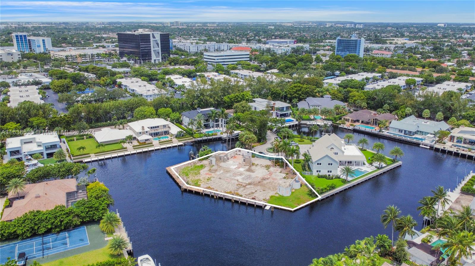 BAY COLONY SEC OF LANDING - Residential