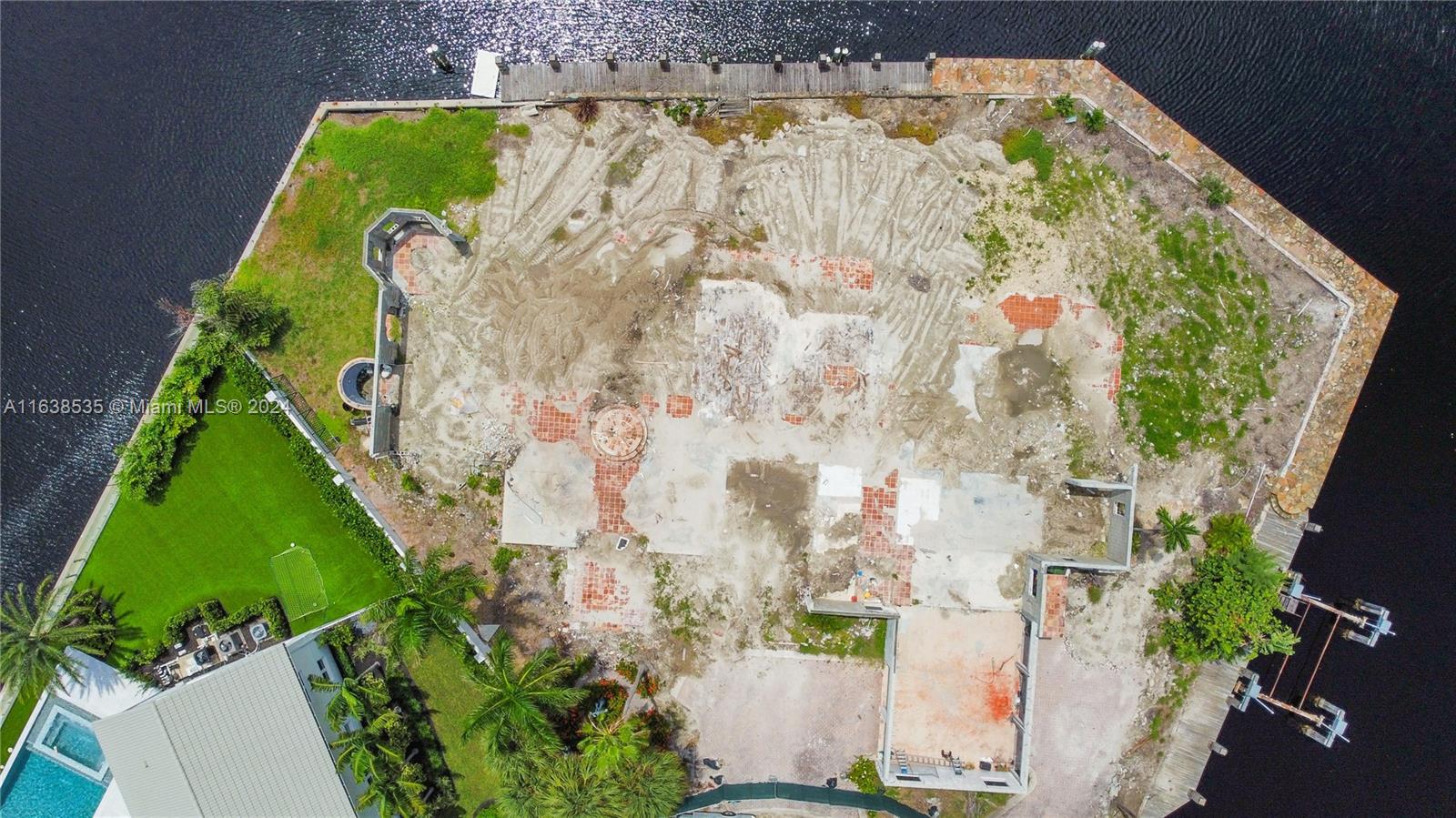 BAY COLONY SEC OF LANDING - Residential