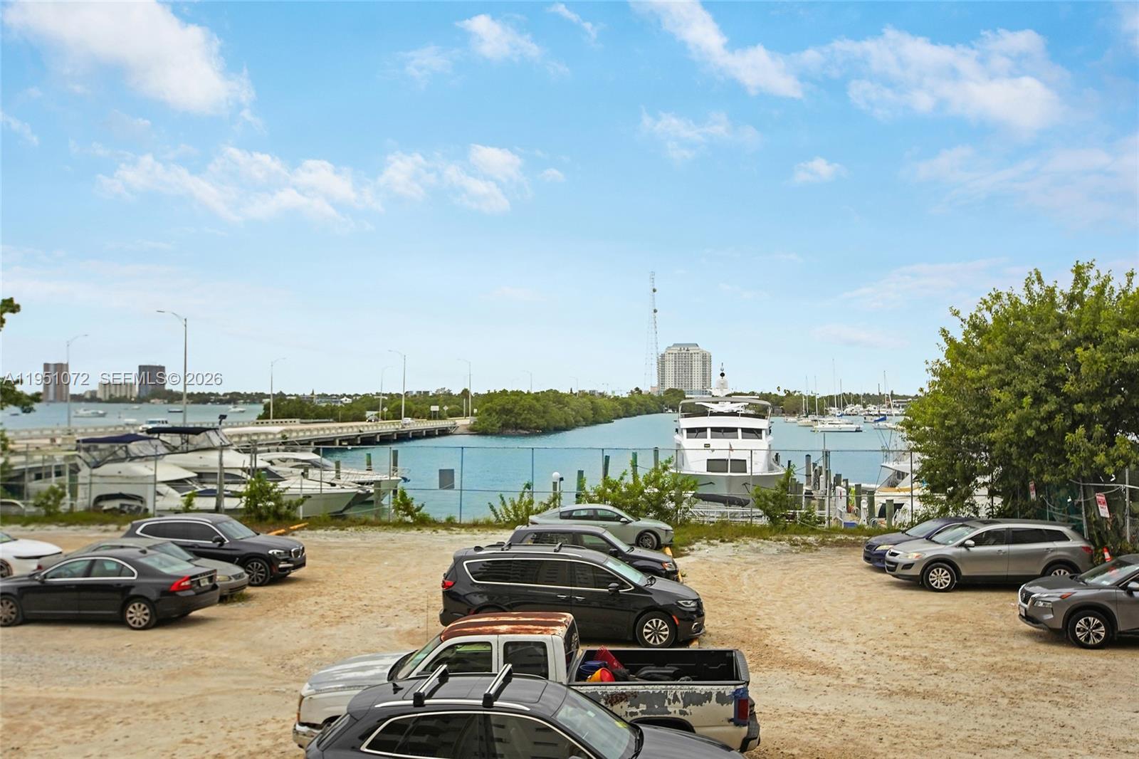BAYSHORE YACHT & TENNIS C - Residential