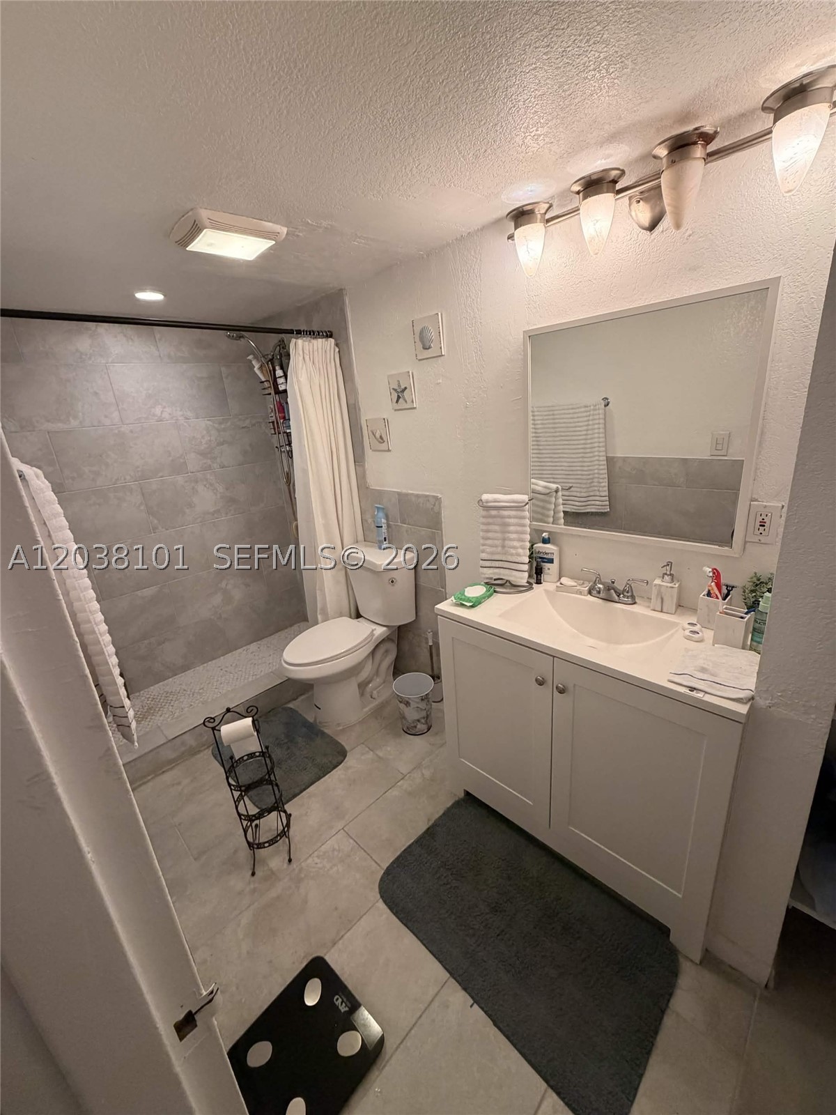 PUERTA DEL SOL CONDO - Residential Lease