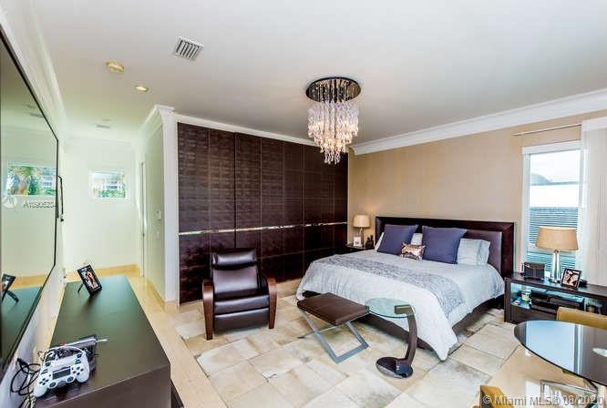 SUNRISE HARBOUR REV PL - Residential