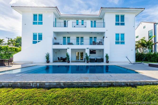 SUNRISE HARBOUR REV PL - Residential