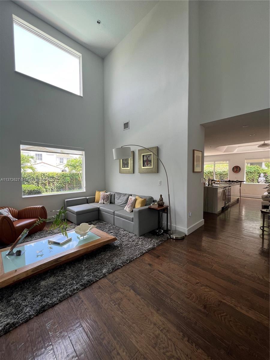 GOLDVUE ESTATES - Residential Lease