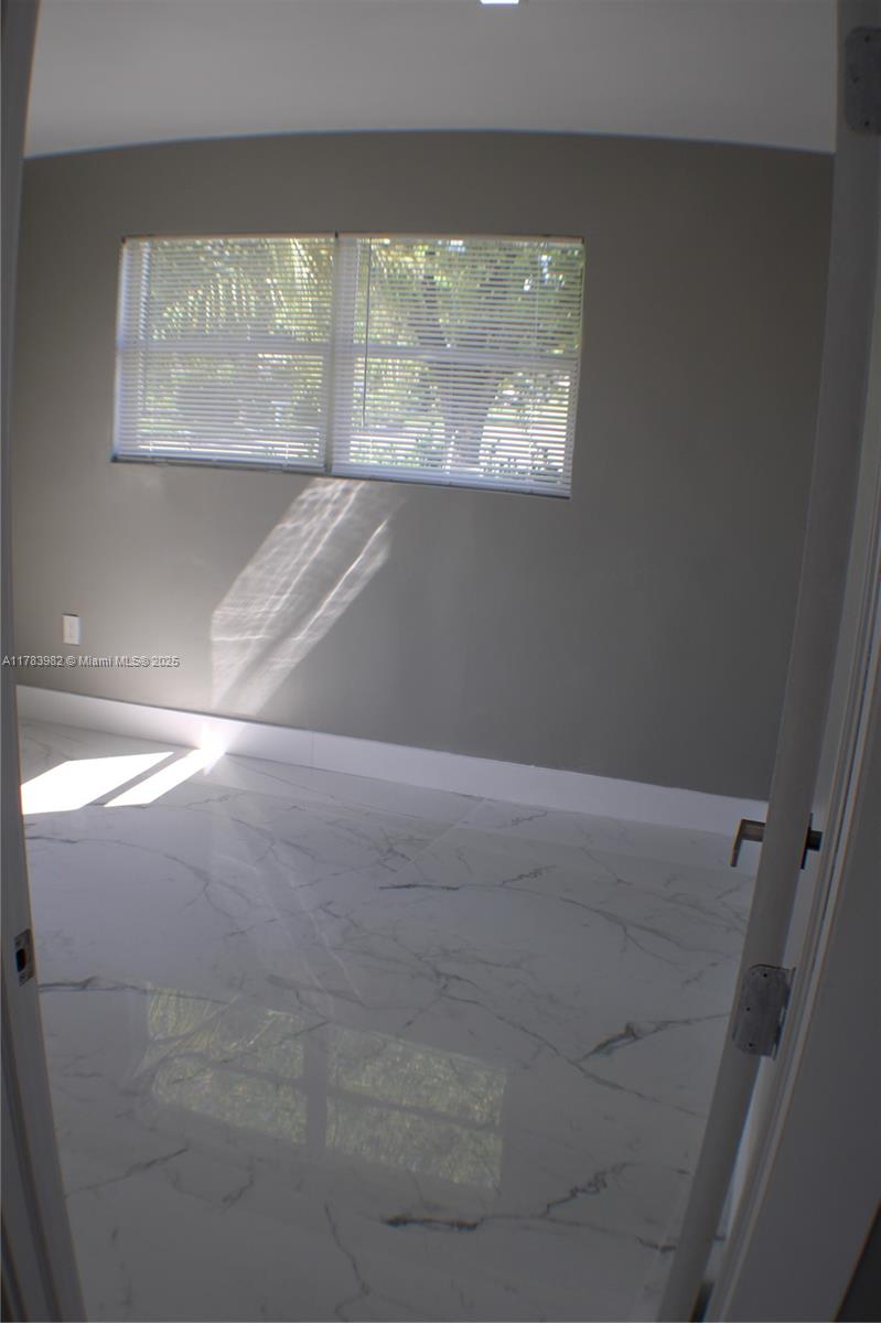 ¤CRESTHAVEN NO 2 - Residential Lease