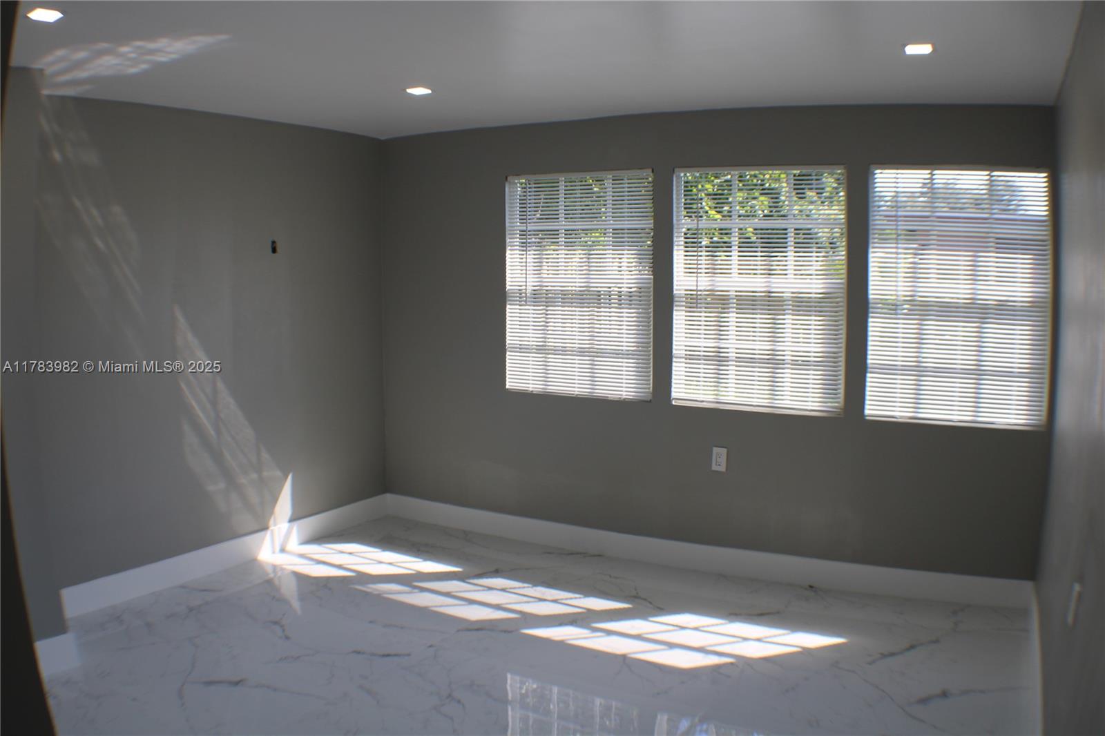 ¤CRESTHAVEN NO 2 - Residential Lease