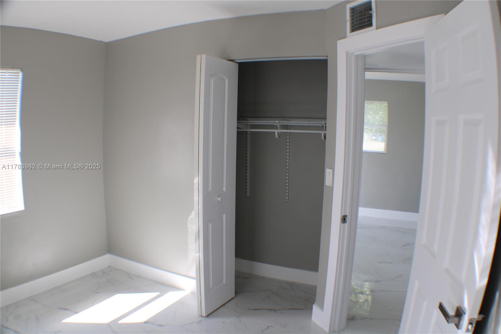 ¤CRESTHAVEN NO 2 - Residential Lease