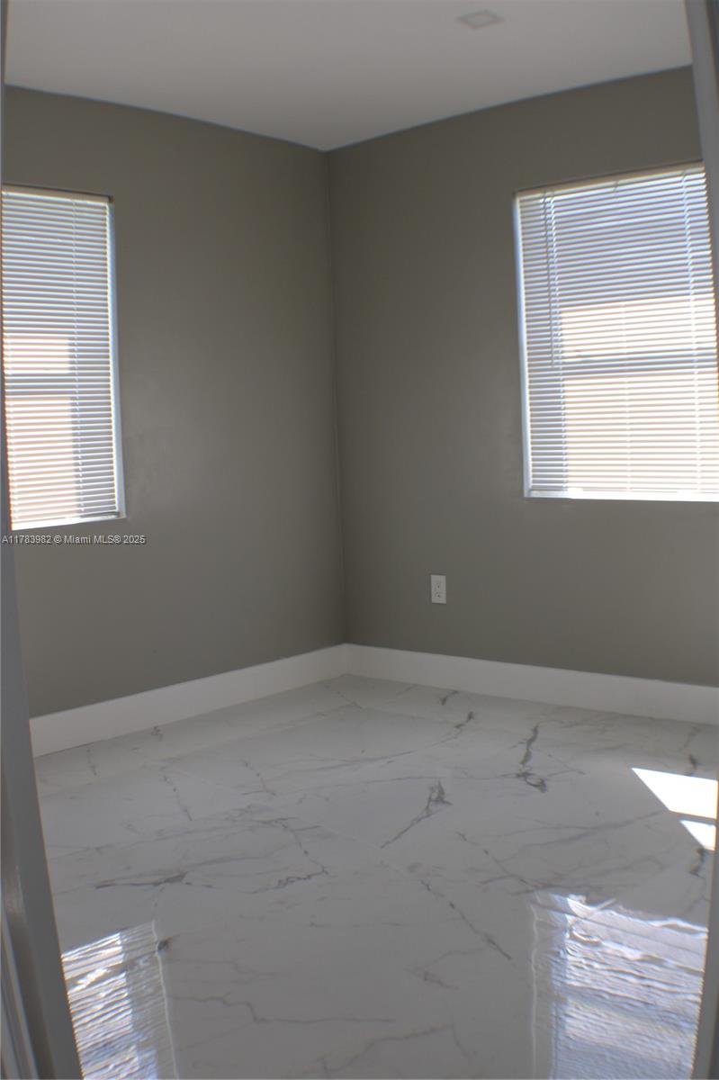 ¤CRESTHAVEN NO 2 - Residential Lease