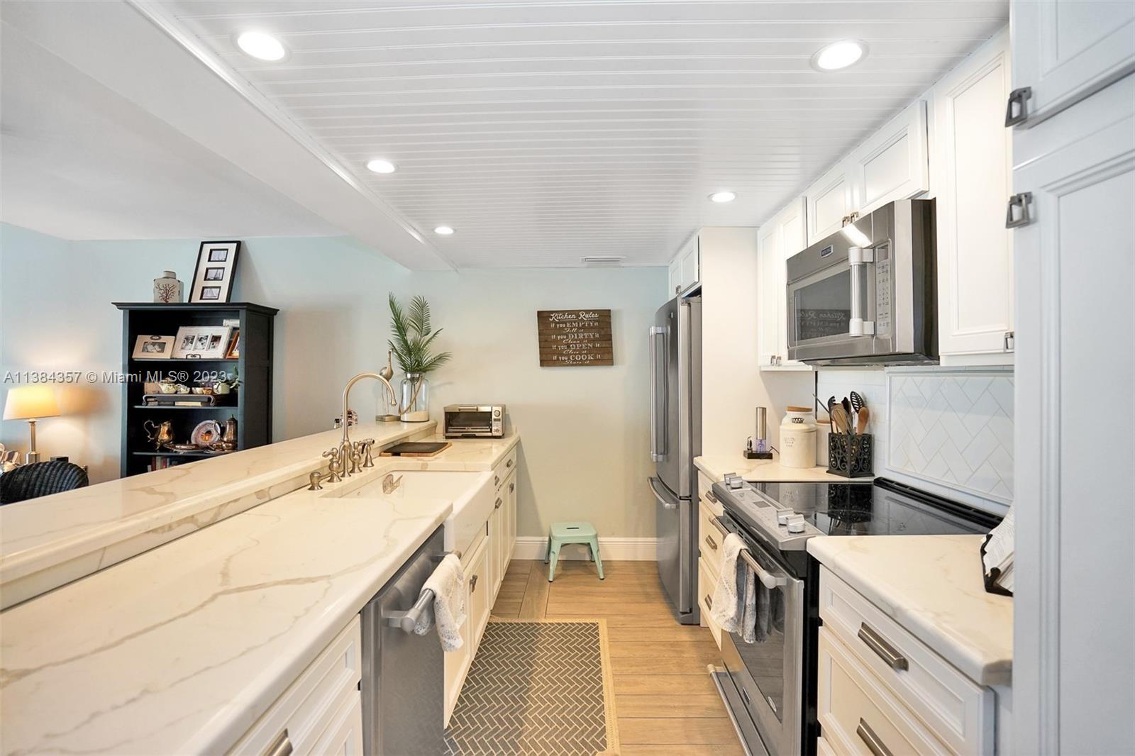 PEMBROKE LAKES SECTION SE - Residential Lease