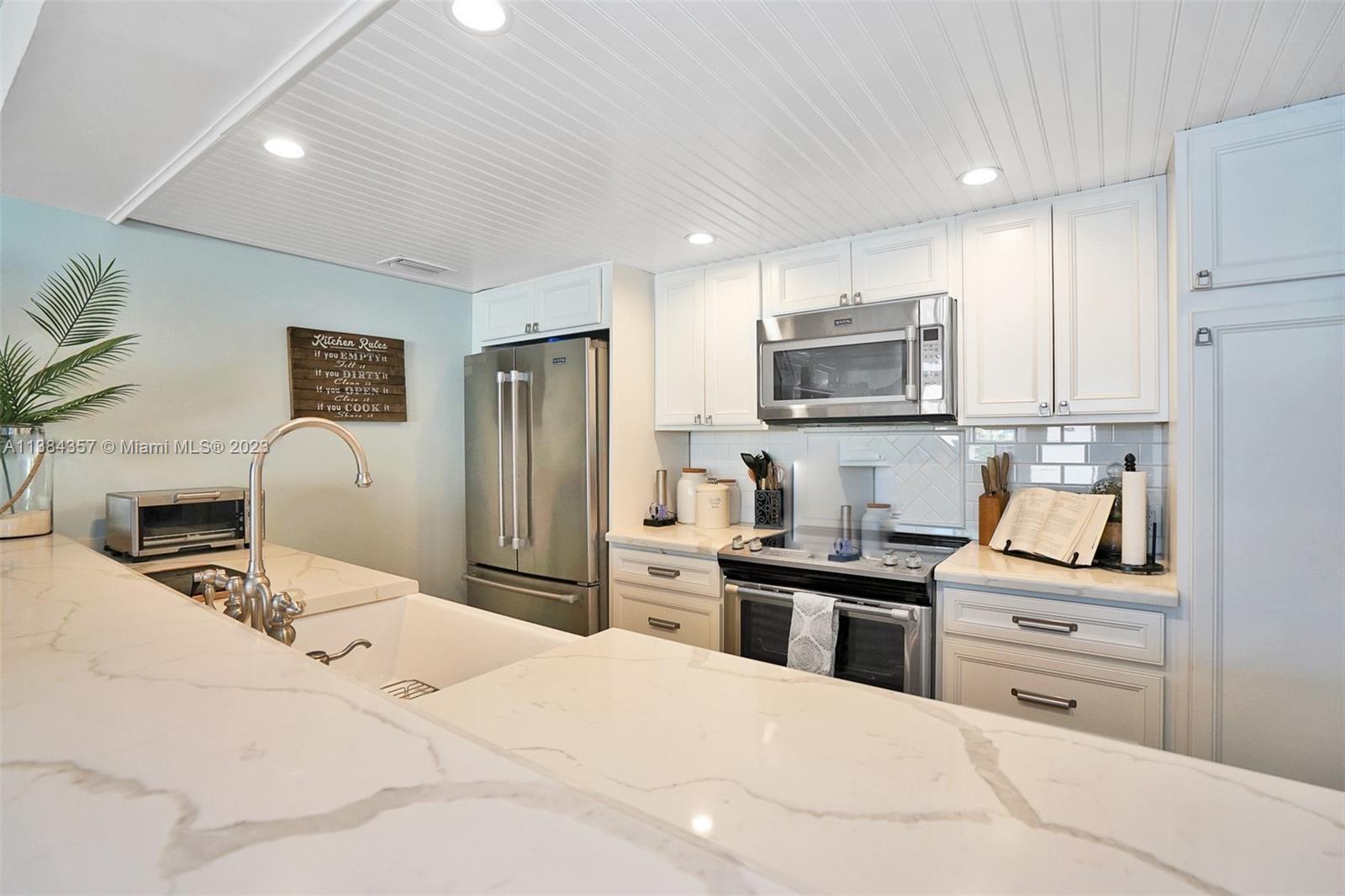 PEMBROKE LAKES SECTION SE - Residential Lease