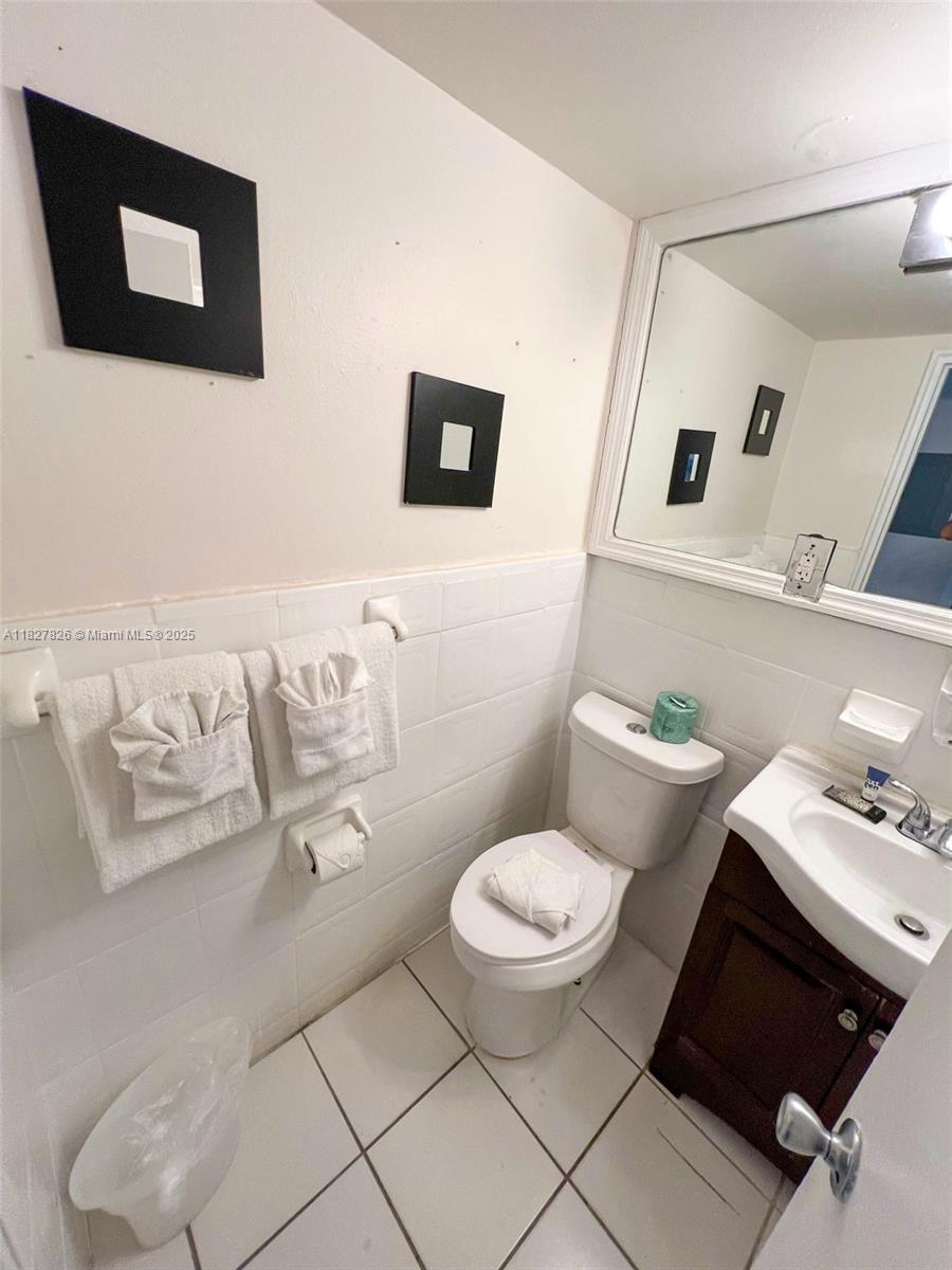 THE CASABLANCA CONDO - Residential Lease