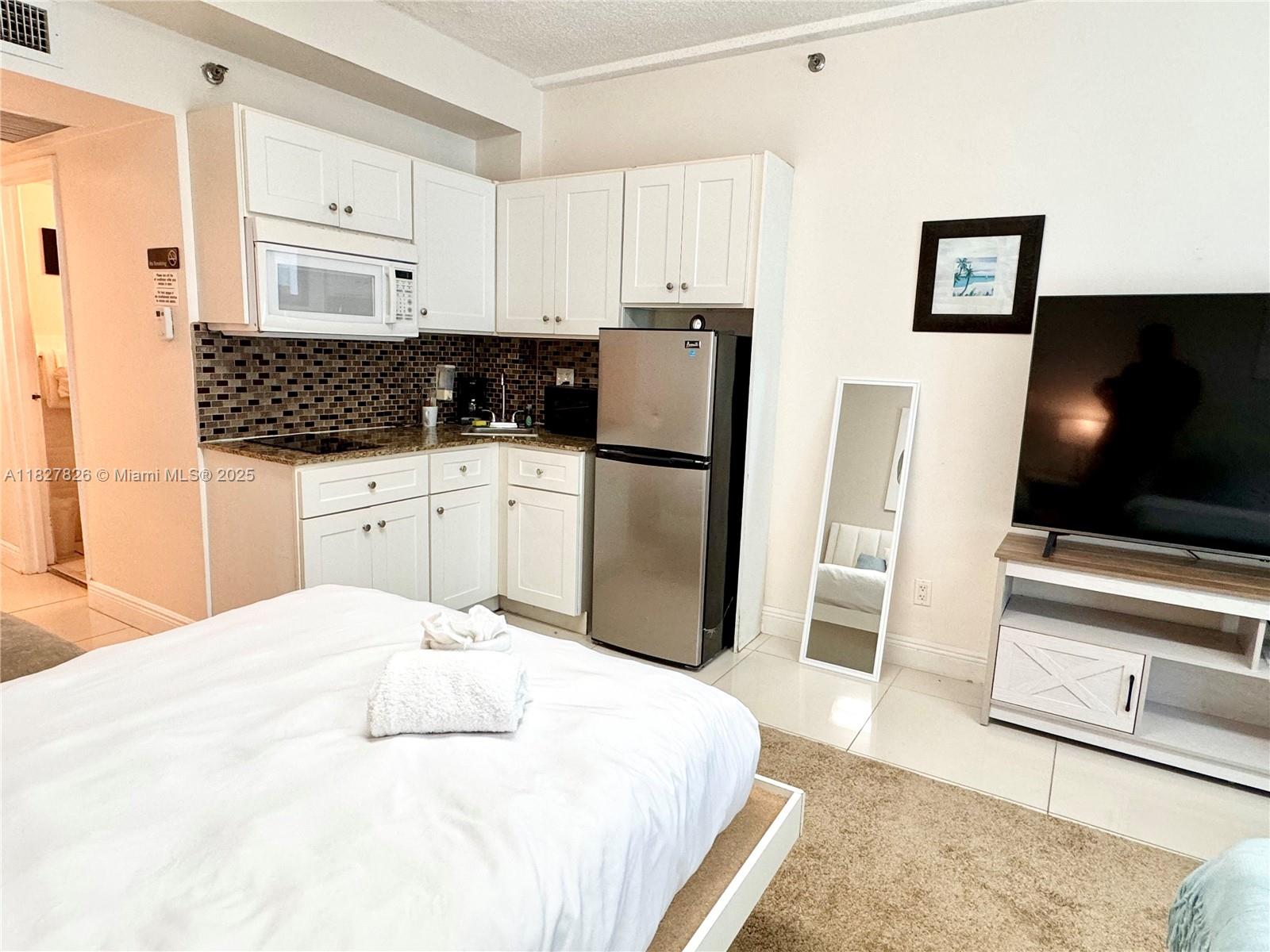 THE CASABLANCA CONDO - Residential Lease