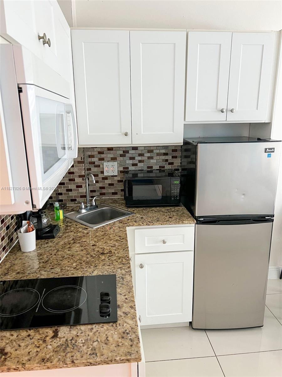 THE CASABLANCA CONDO - Residential Lease