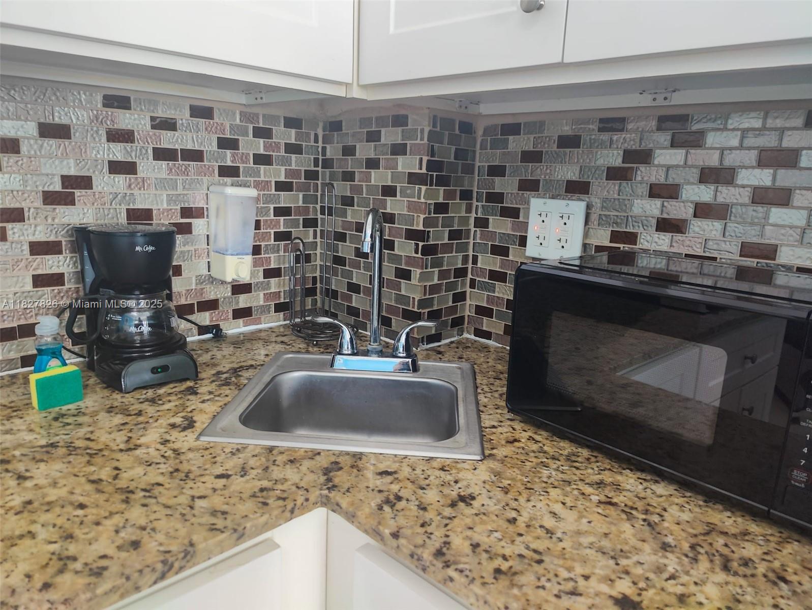 THE CASABLANCA CONDO - Residential Lease