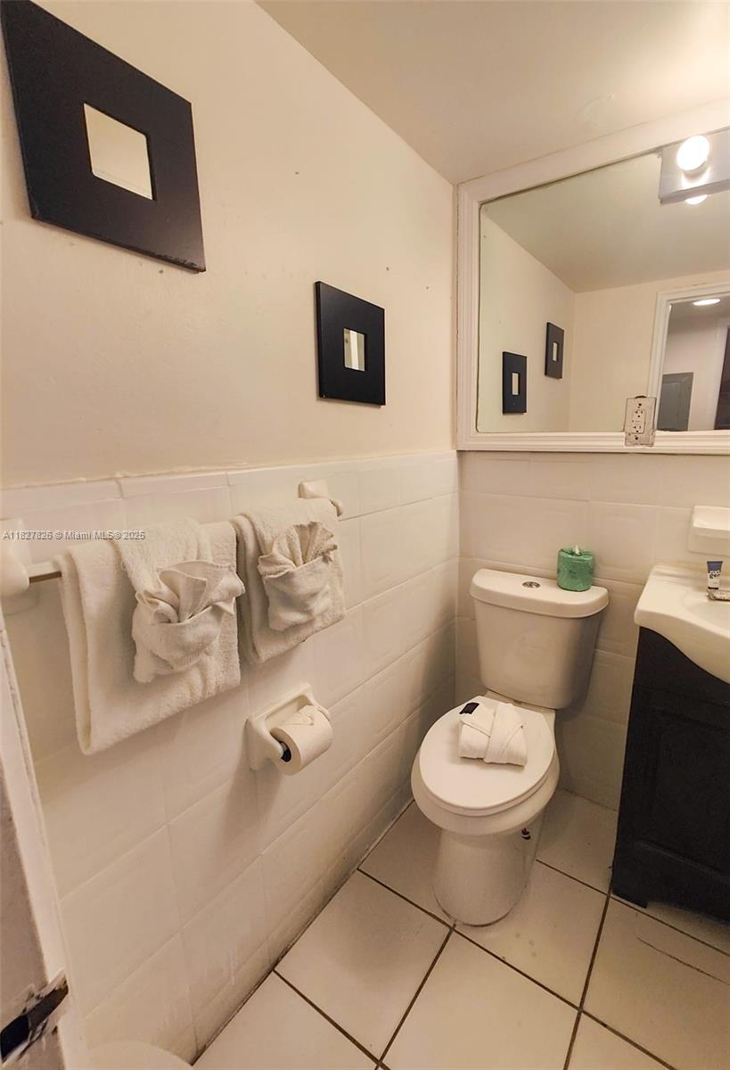 THE CASABLANCA CONDO - Residential Lease