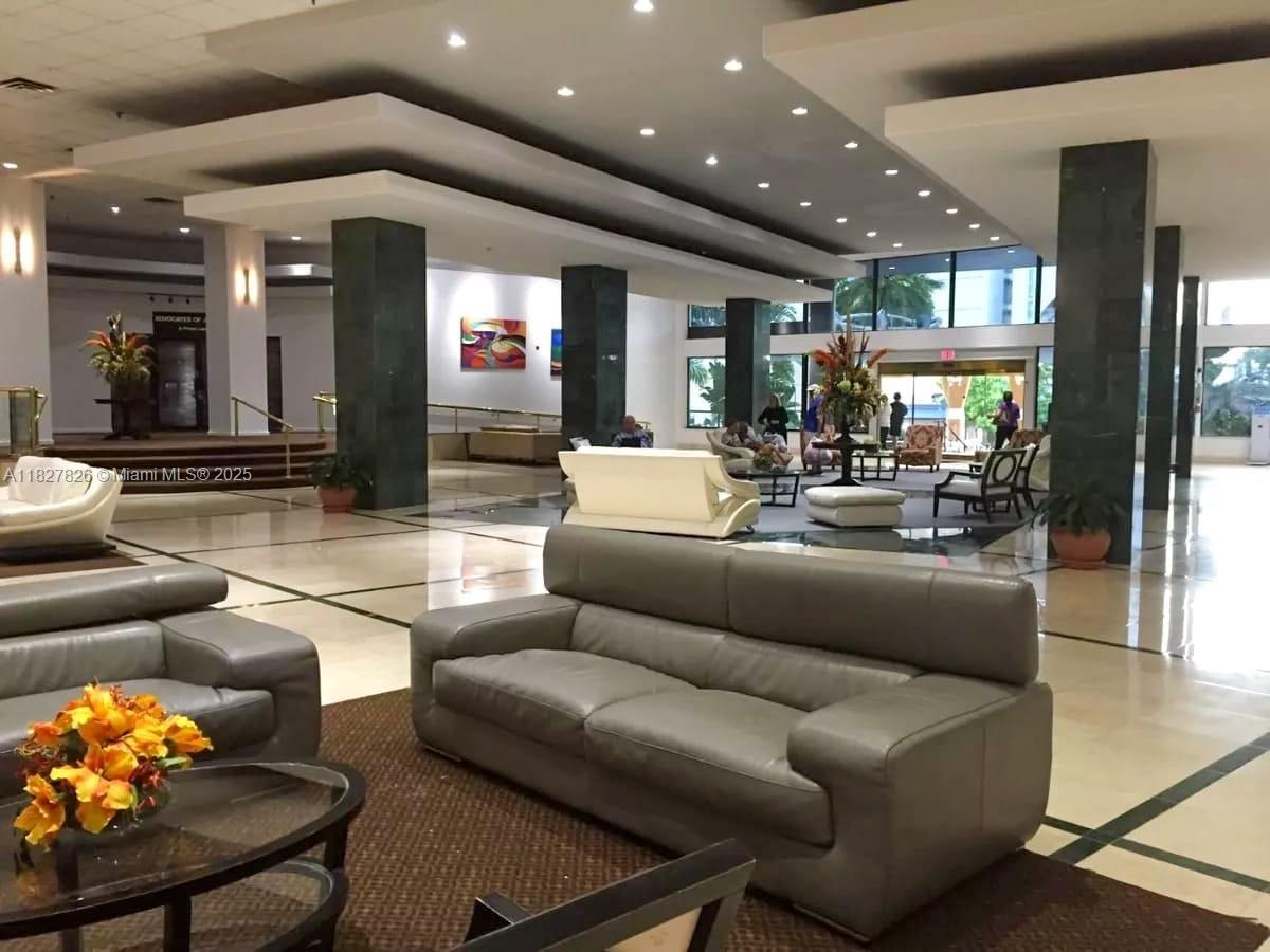 THE CASABLANCA CONDO - Residential Lease