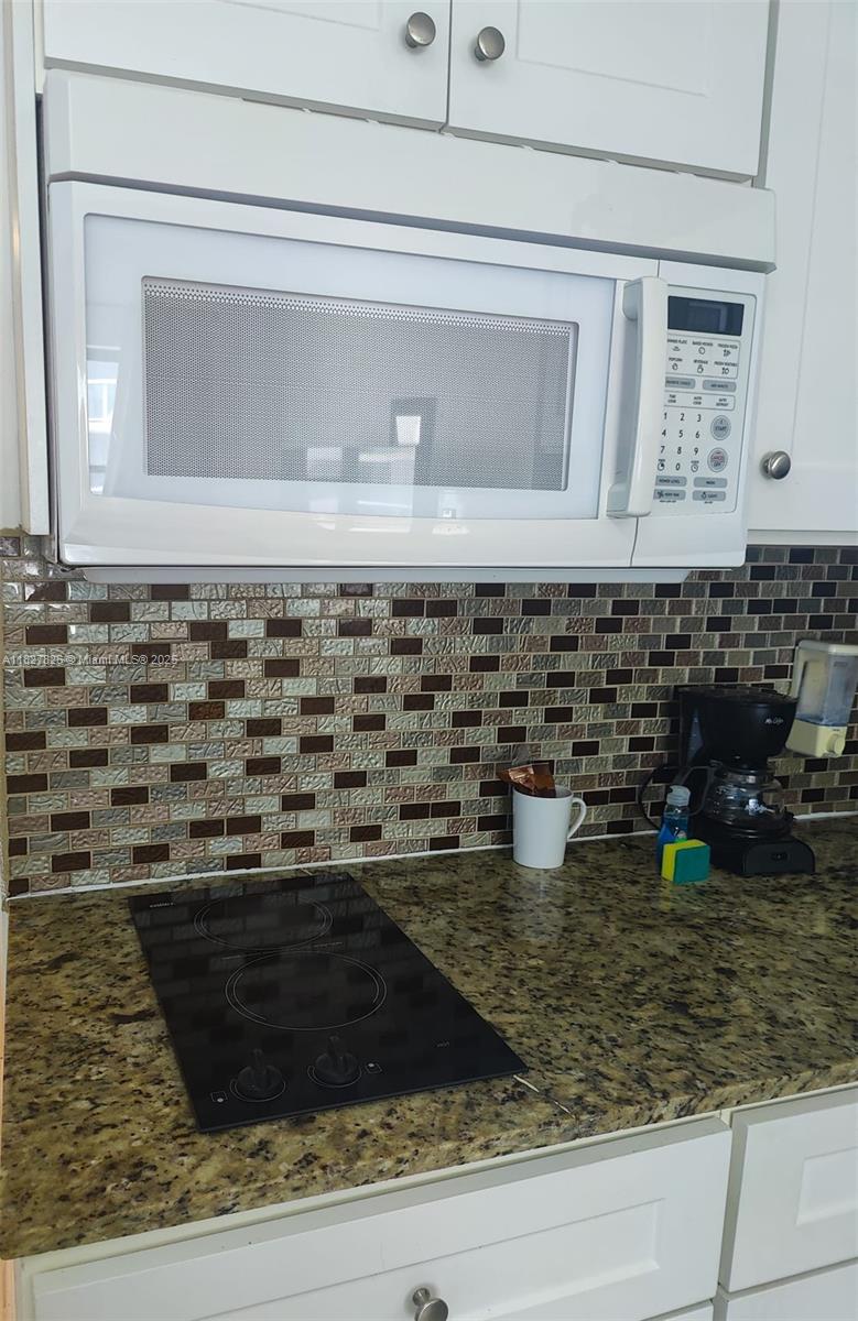 THE CASABLANCA CONDO - Residential Lease
