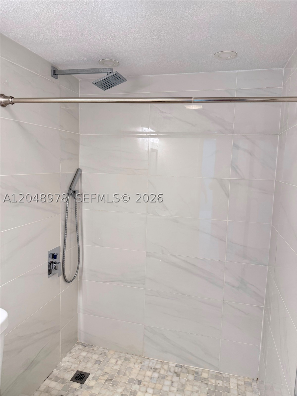 RIO CRISTAL CONDO - Residential Lease