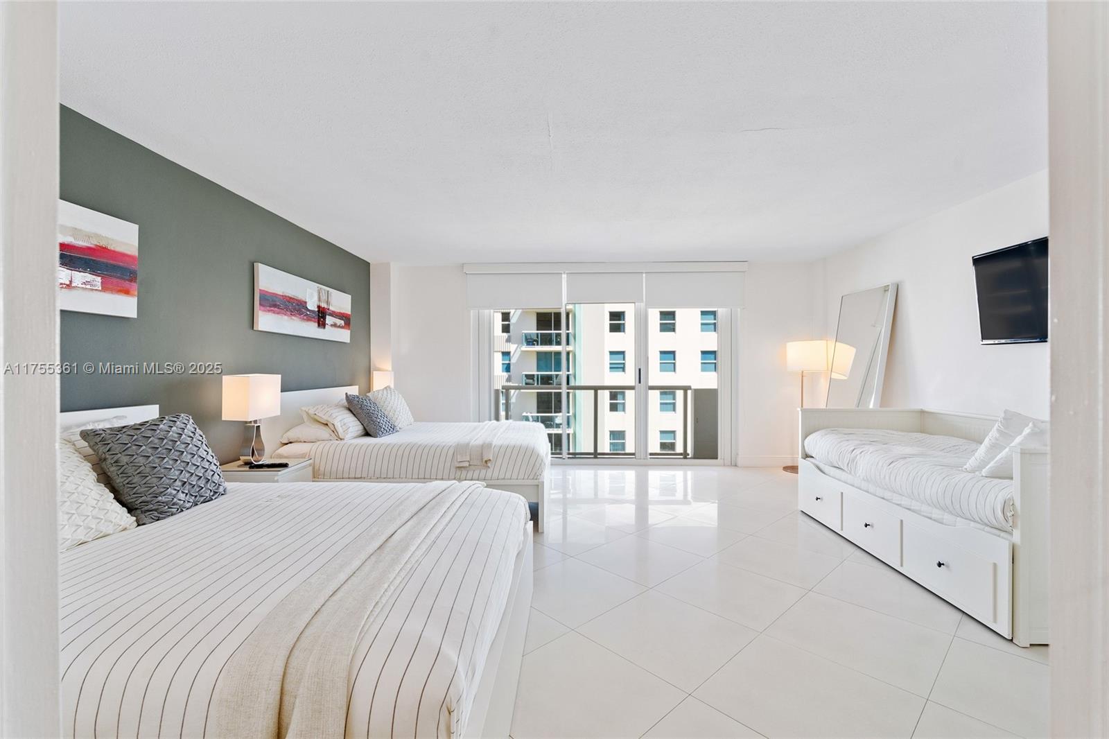 CARLISLE ON THE OCEAN CON - Residential