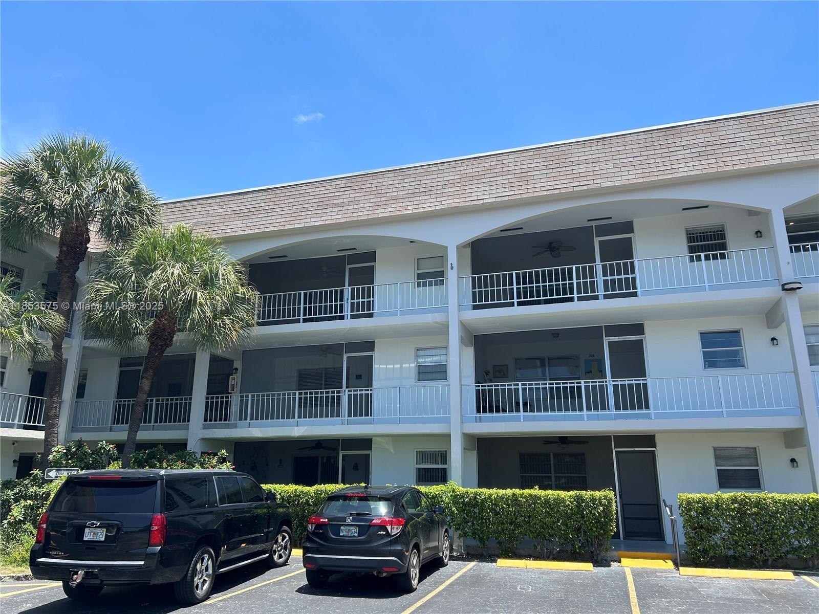OWNER MOTIVATED!!  NO RENTAL RESTRICTIONS! CURRENTLY RENTED! 2/2 FOR SALE in HALLANDALE BEACH!! GREAT FOR INVESTMENT AND OR FOR PURCHASE!!  FIRST FLOOR! 55 & Older COMMUNITY! RENT OUT IMMEDIATELY!! FAST APPROVAL! NO RENTAL RESTRICTIONS!!  BEAUTIFUL Community of Paradise Villas n Hallandale Beach!! Financing Available! 

SELLER MOTIVATED!!! LETS MAKE A DEAL!!