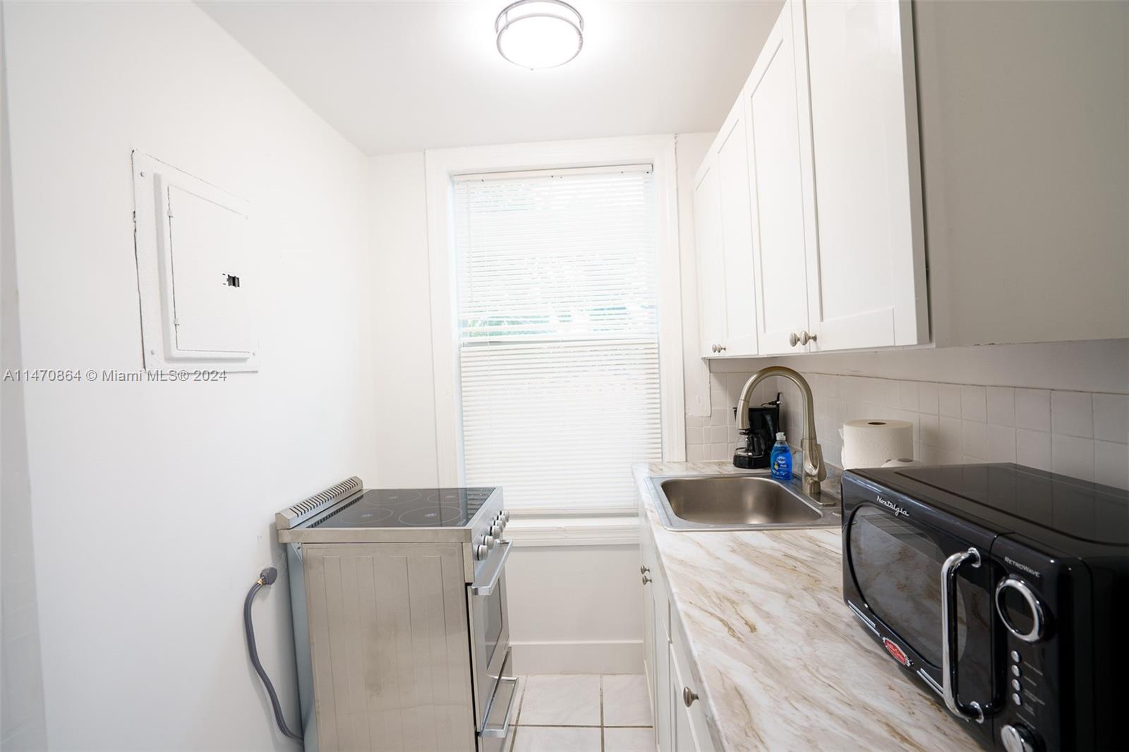 CORAL GABLES FLAGLER STRE - Residential Lease