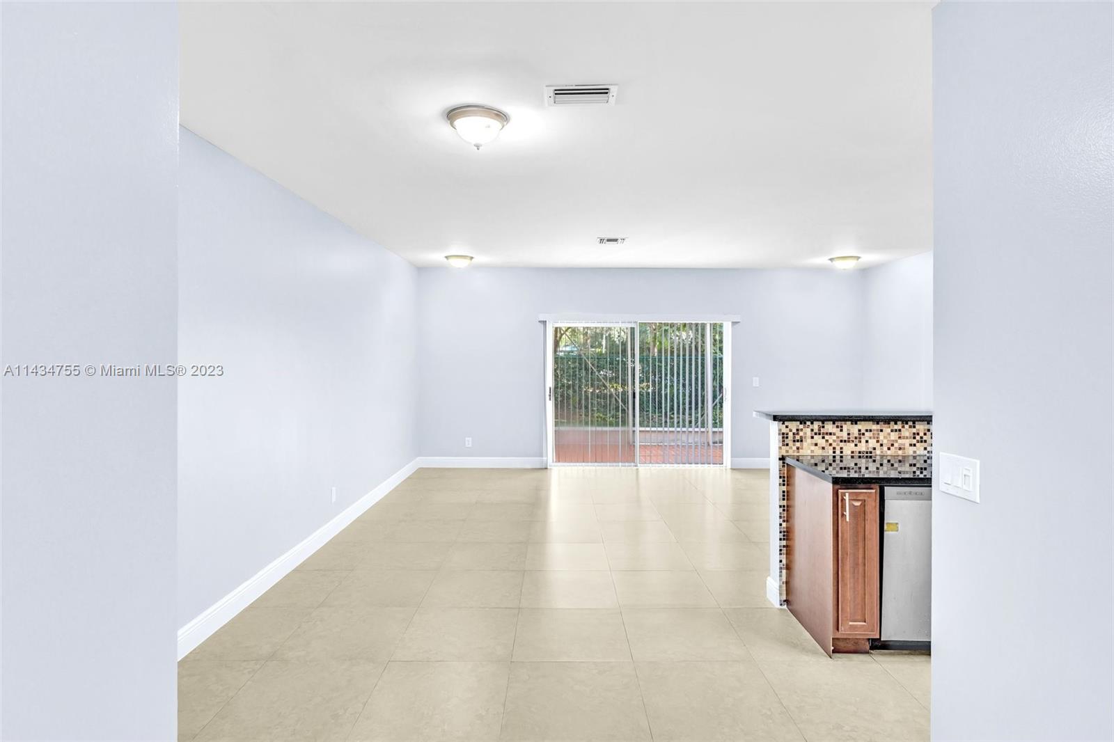 EMERALD COURTS - OPAL CRE - Residential