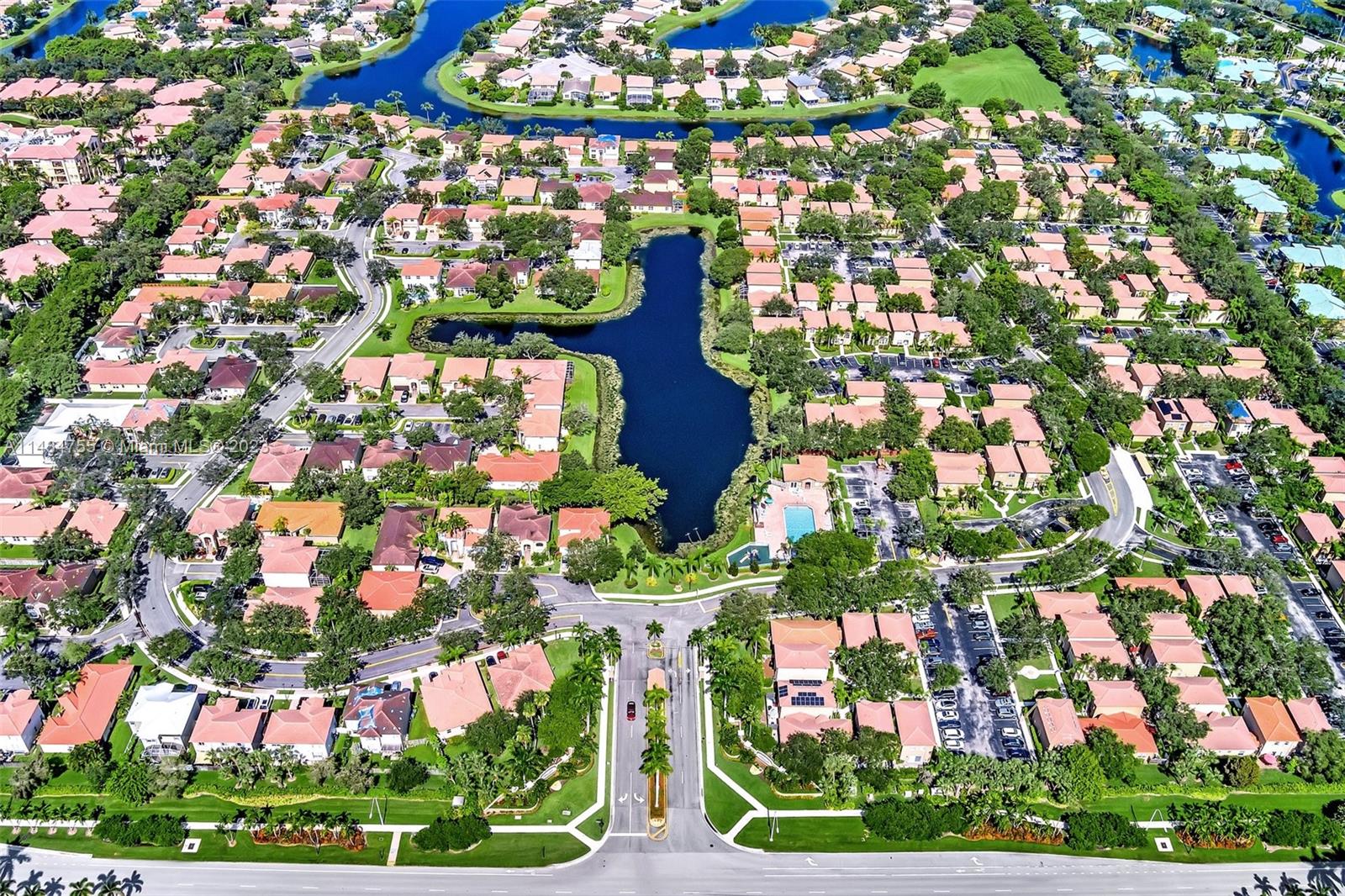 EMERALD COURTS - OPAL CRE - Residential