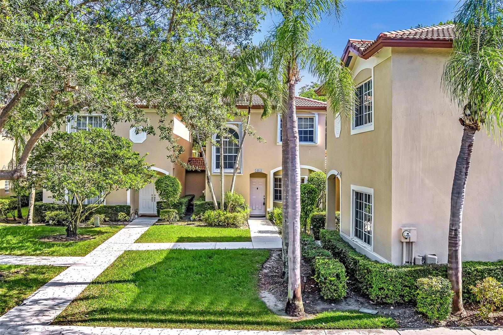 EMERALD COURTS - OPAL CRE - Residential