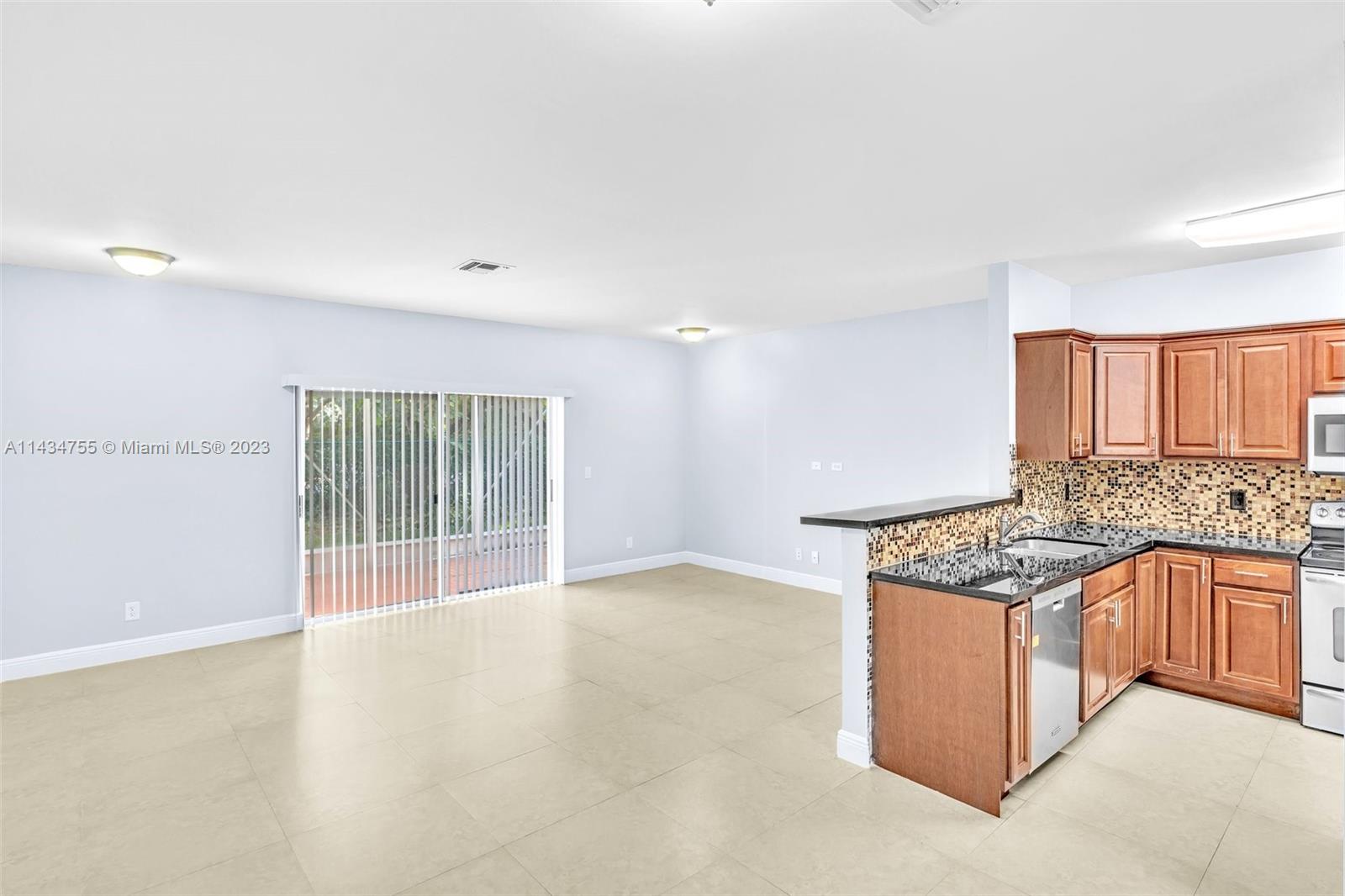EMERALD COURTS - OPAL CRE - Residential