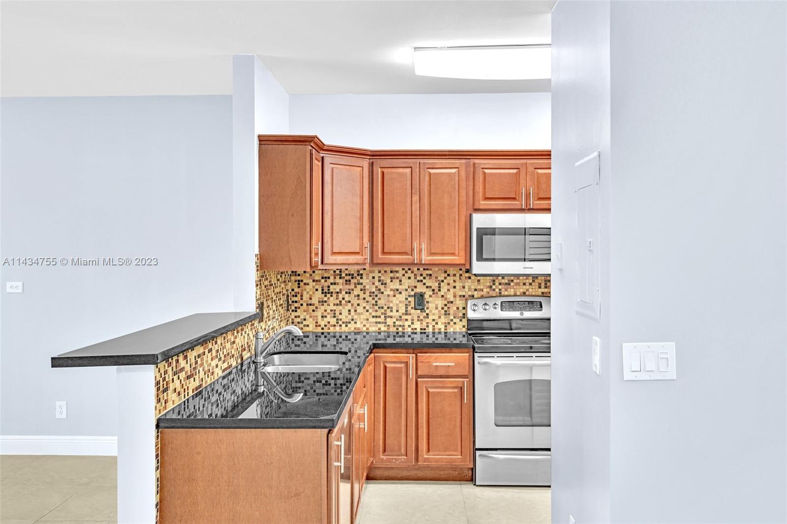 EMERALD COURTS - OPAL CRE - Residential