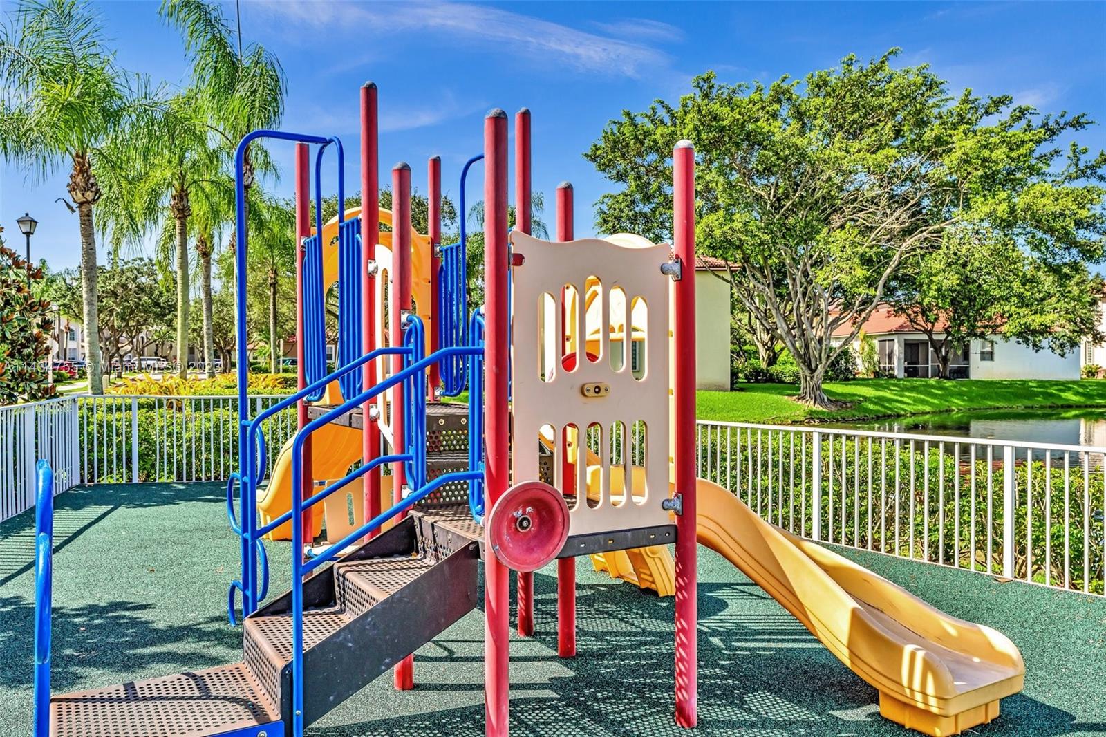 EMERALD COURTS - OPAL CRE - Residential