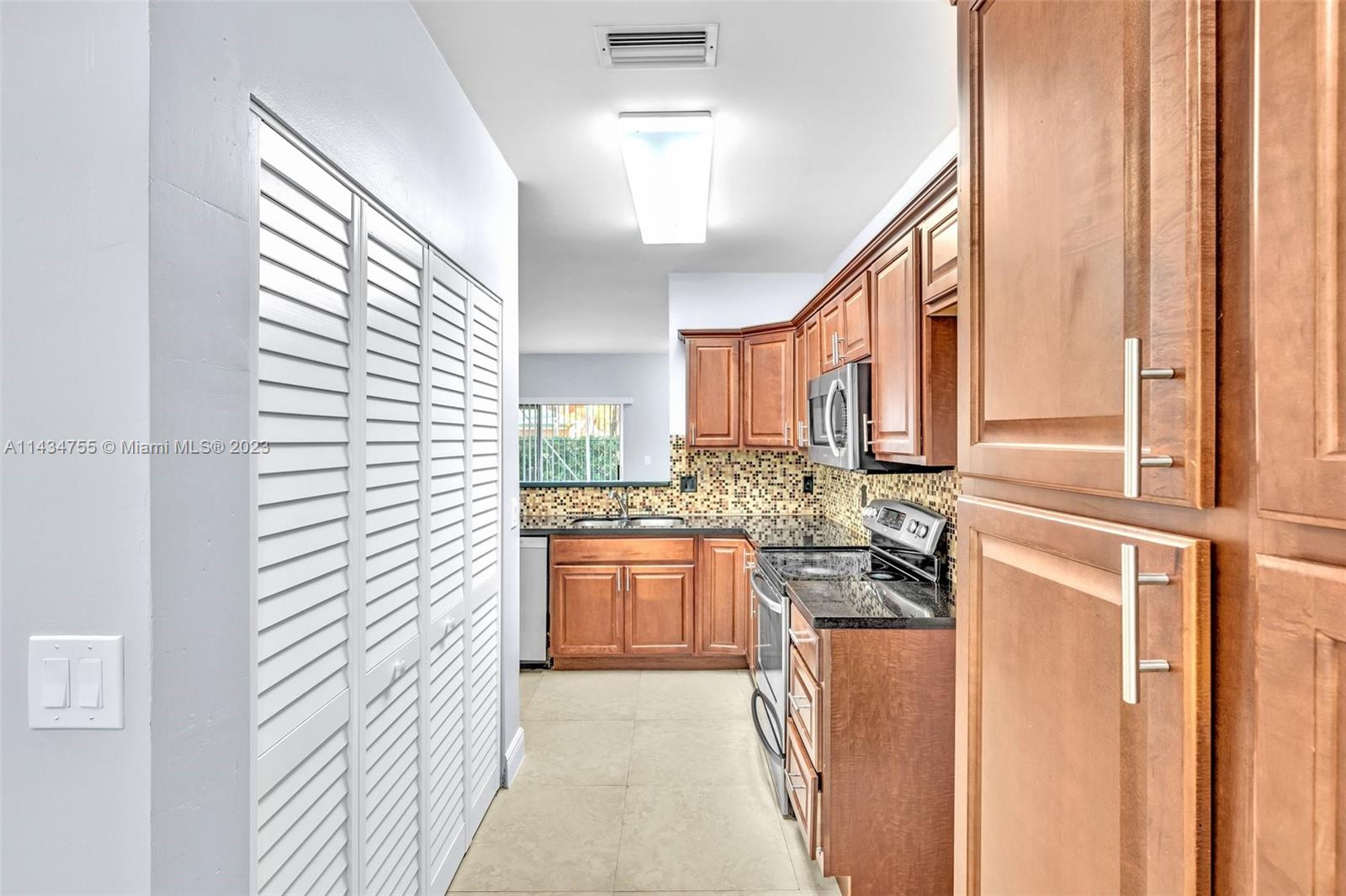 EMERALD COURTS - OPAL CRE - Residential